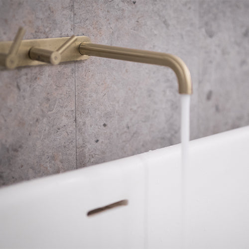 wall mounted bath tap