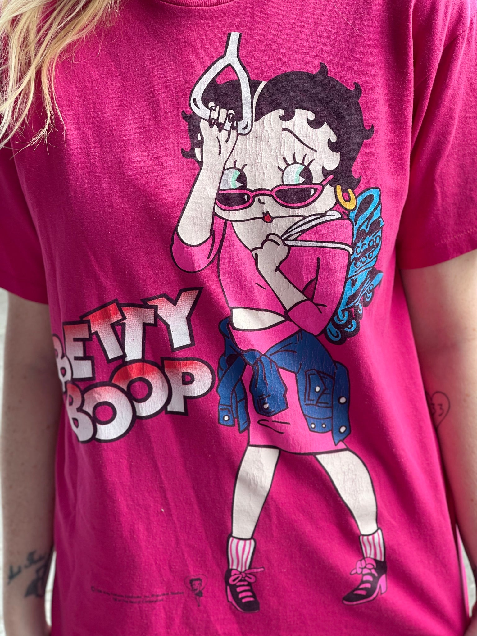 Geef energie Zij zijn kop Vintage 1996 Betty Boop Rollerblades T-shirt – Spark Pretty
