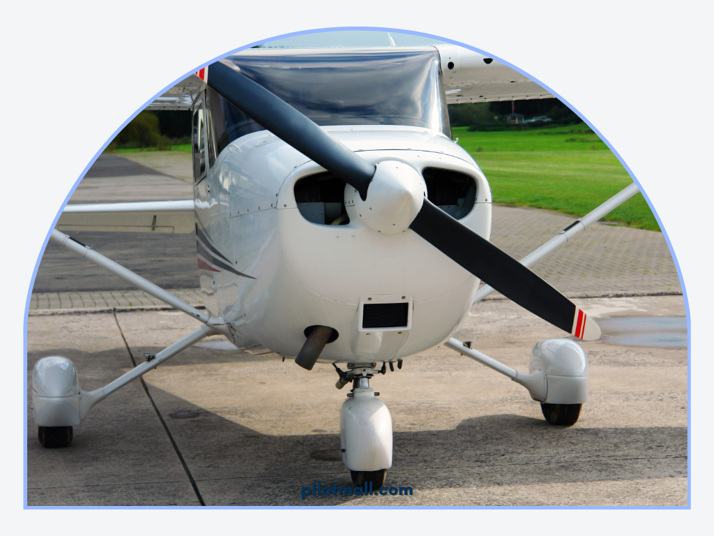 Un primer plano de un Cessna 172 Prop - Pilot Mall