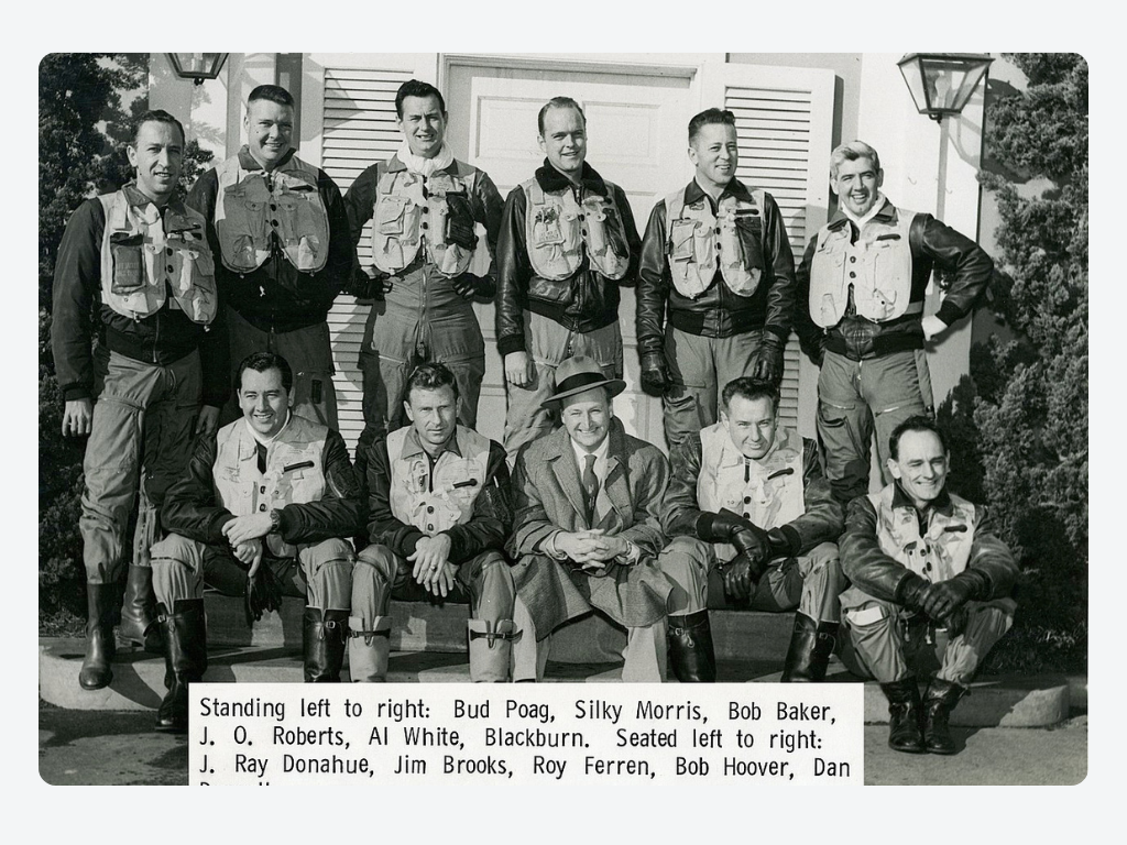 Bob Hoover com pilotos de teste norte-americanos