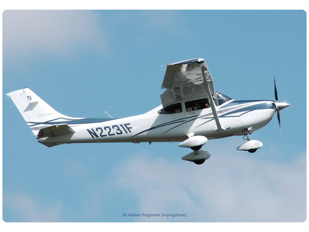 Cessna 182T Skylane por Adrian Pingstone