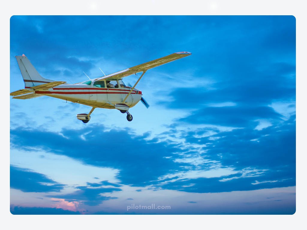 Cessna en vuelo contra un cielo azul - Pilot Mall