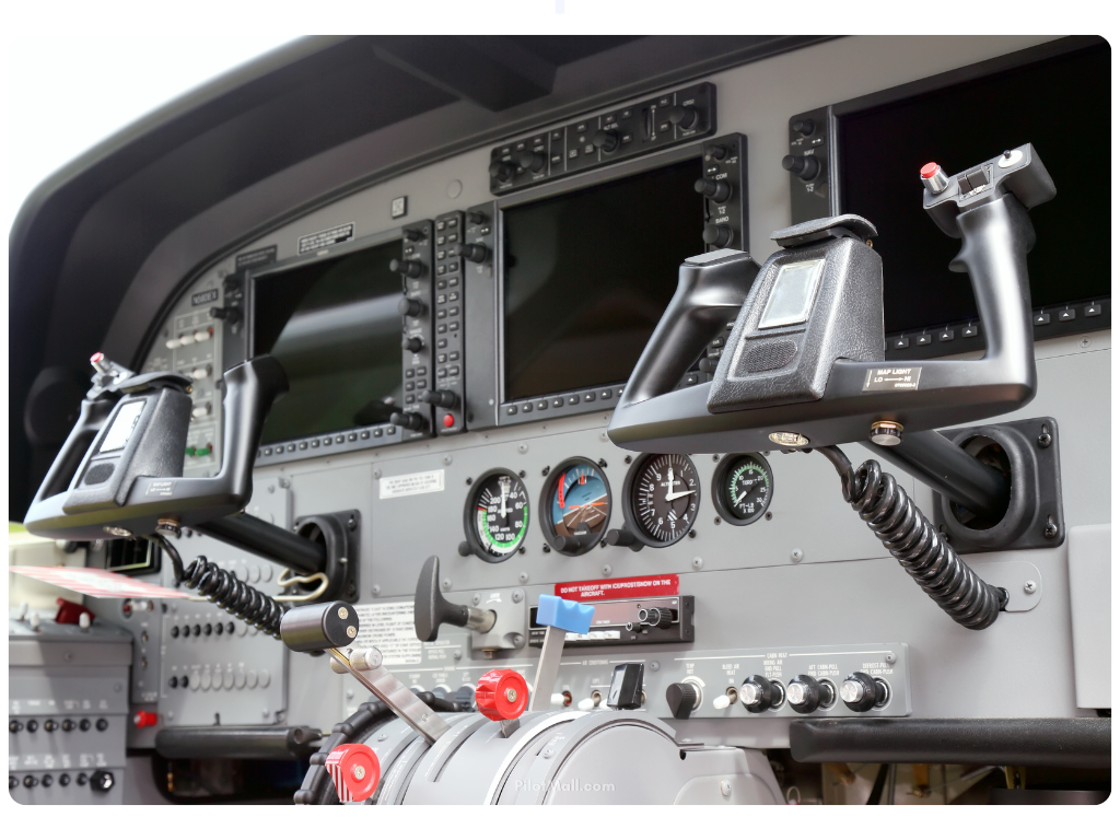 Primer plano de instrumentos en el avión.