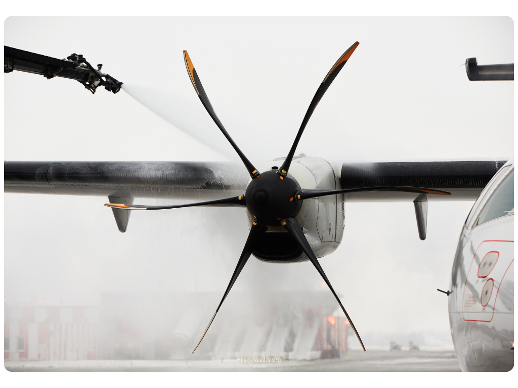 De-icing of a twin prop aircraft - Pilot Mall