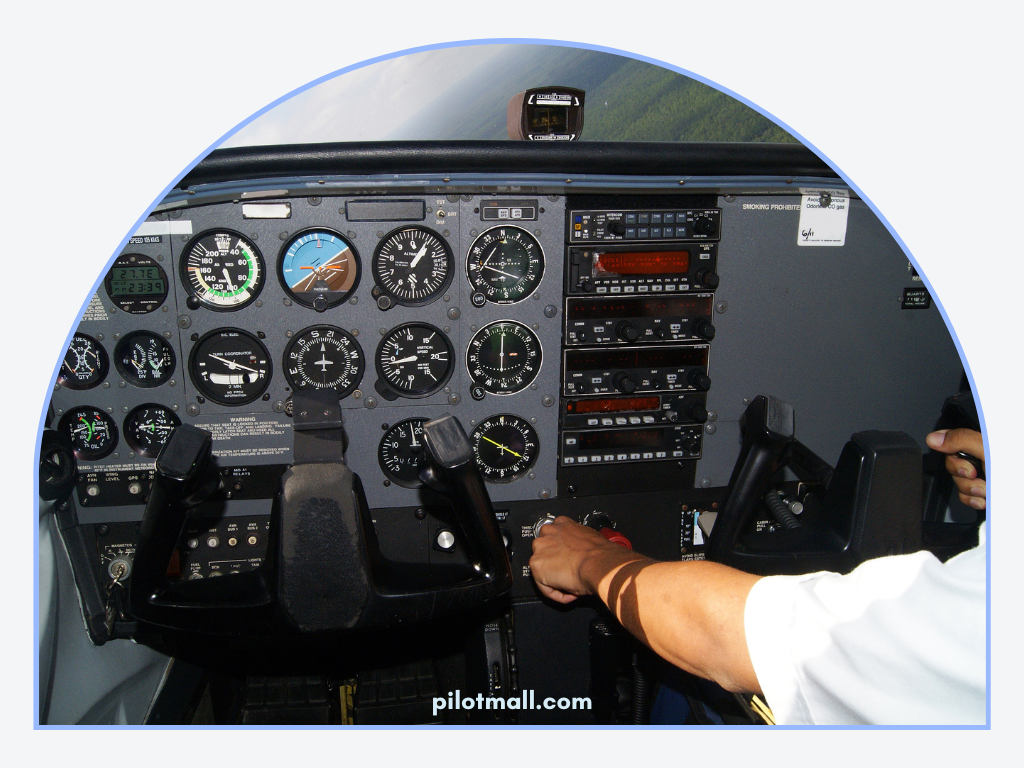Controles de vuelo e instrumentos dentro de un Cessna - Pilot Mall