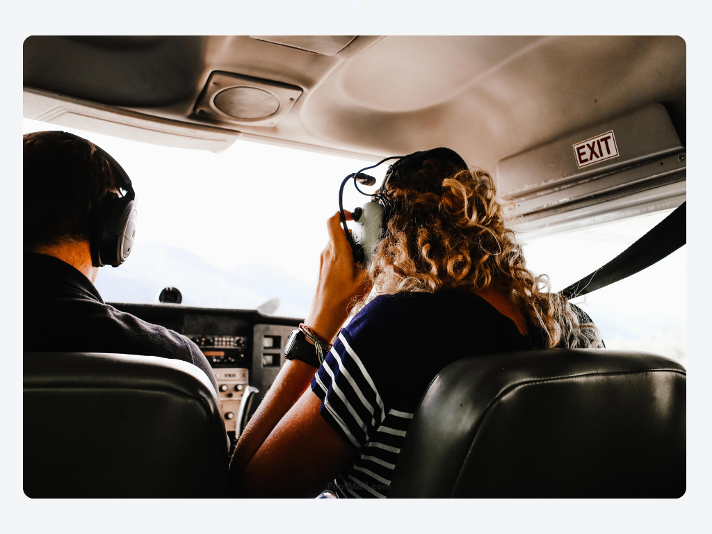 Instructor de vuelo y estudiante en cabina - Pilot Mall