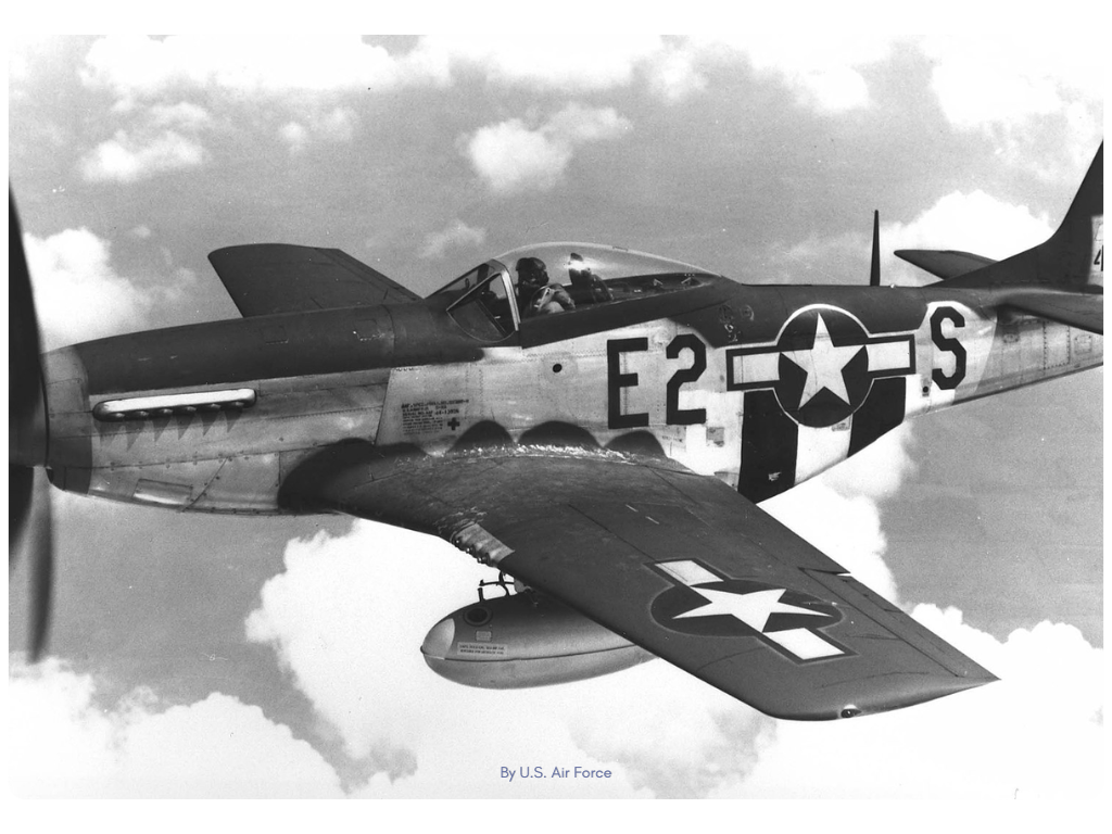 Mustang norteamericano P-51D-5-NA # 44-13926 del 375.o escuadrón de caza