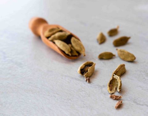 Cardamom pod and seeds