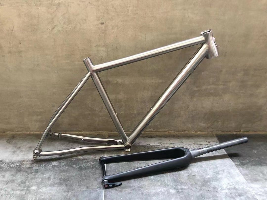 T47 titanium gravel frame