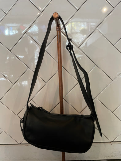 Austin Sling Vegan leather bag. — Thomas and Kammar