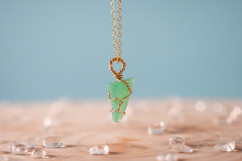 Chrysoprase dainty necklace yellow gold