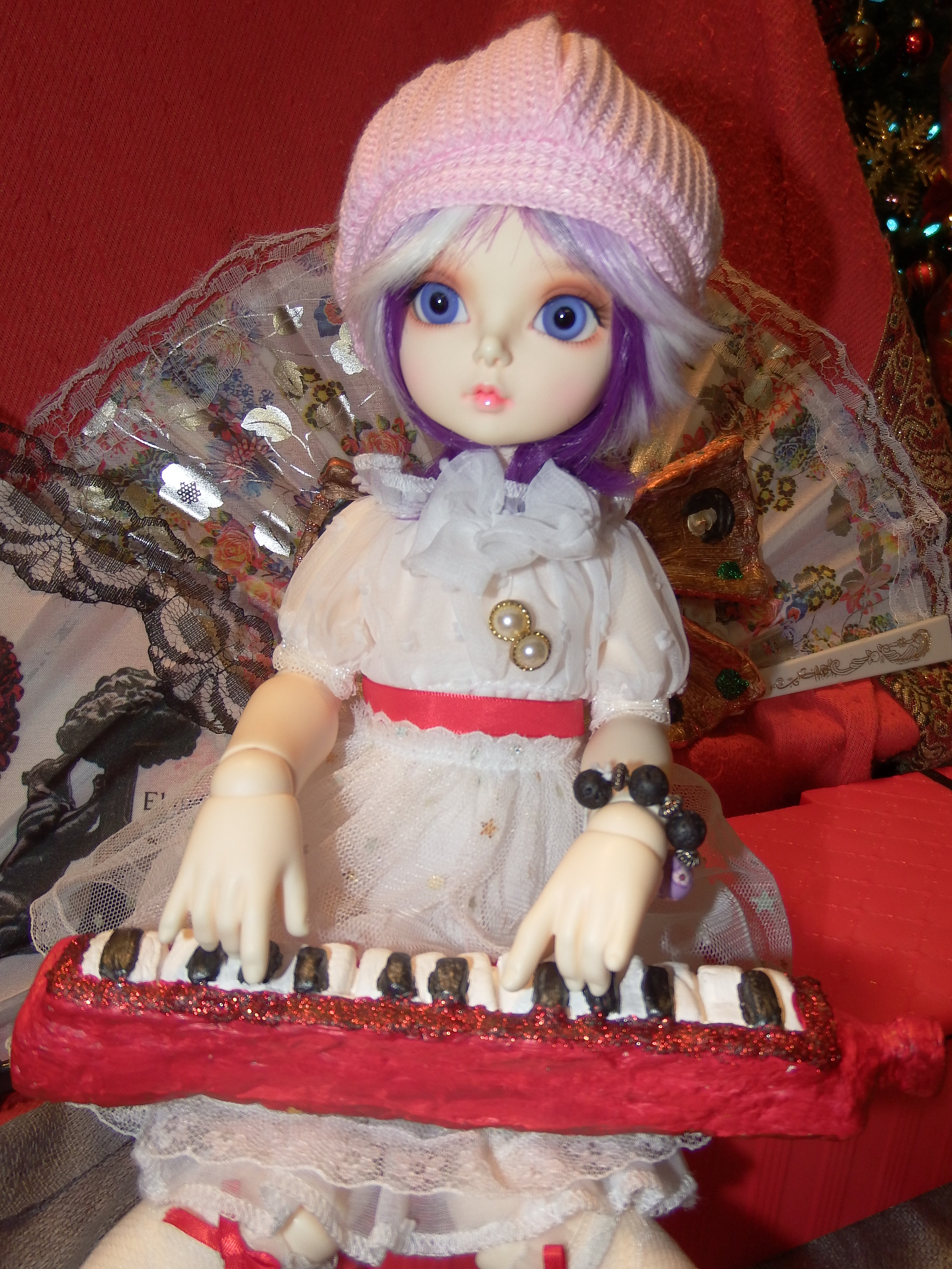artsy sister, bjd doll, music instrument