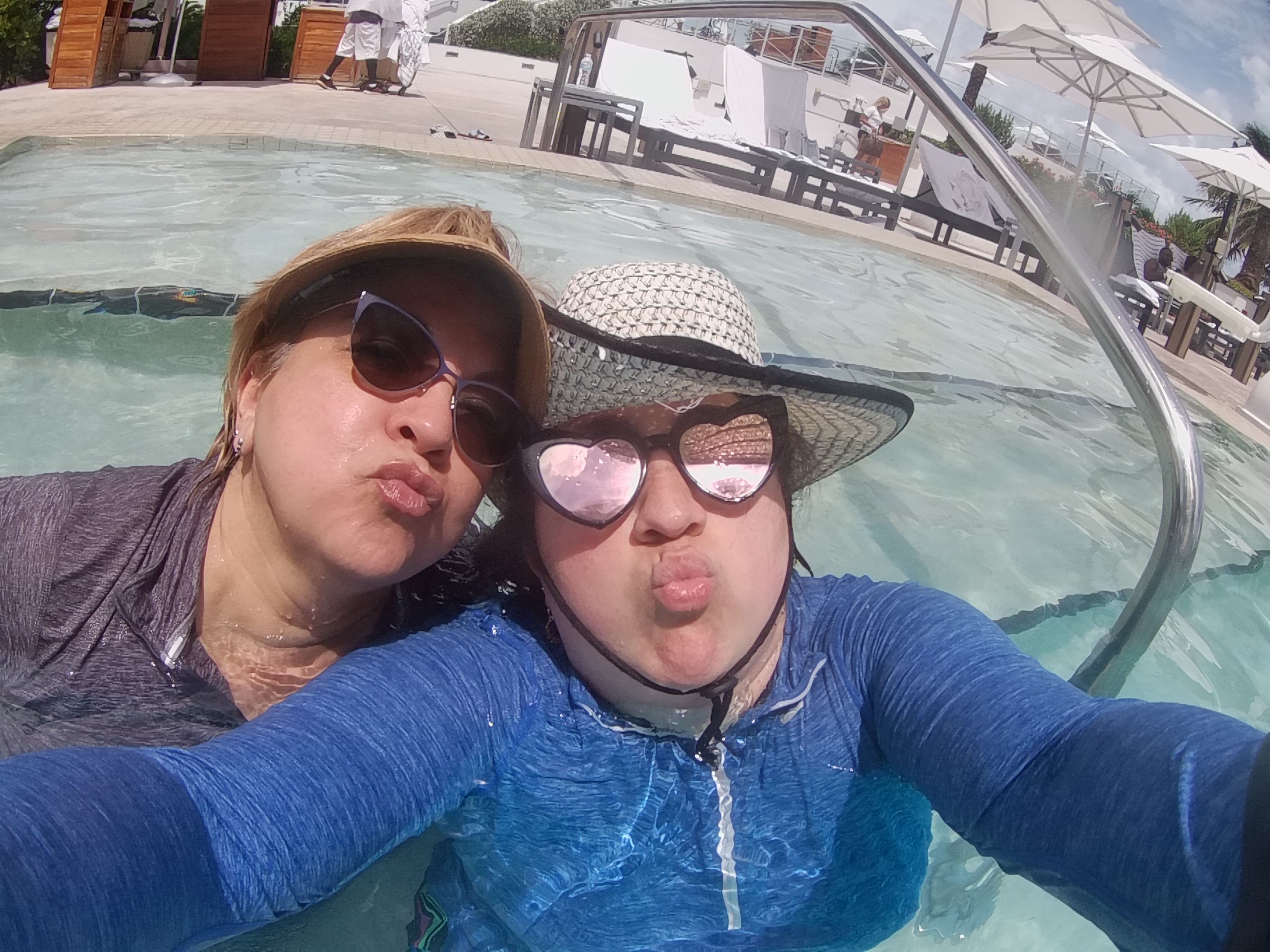 artsy sister, miami beach, travel photo