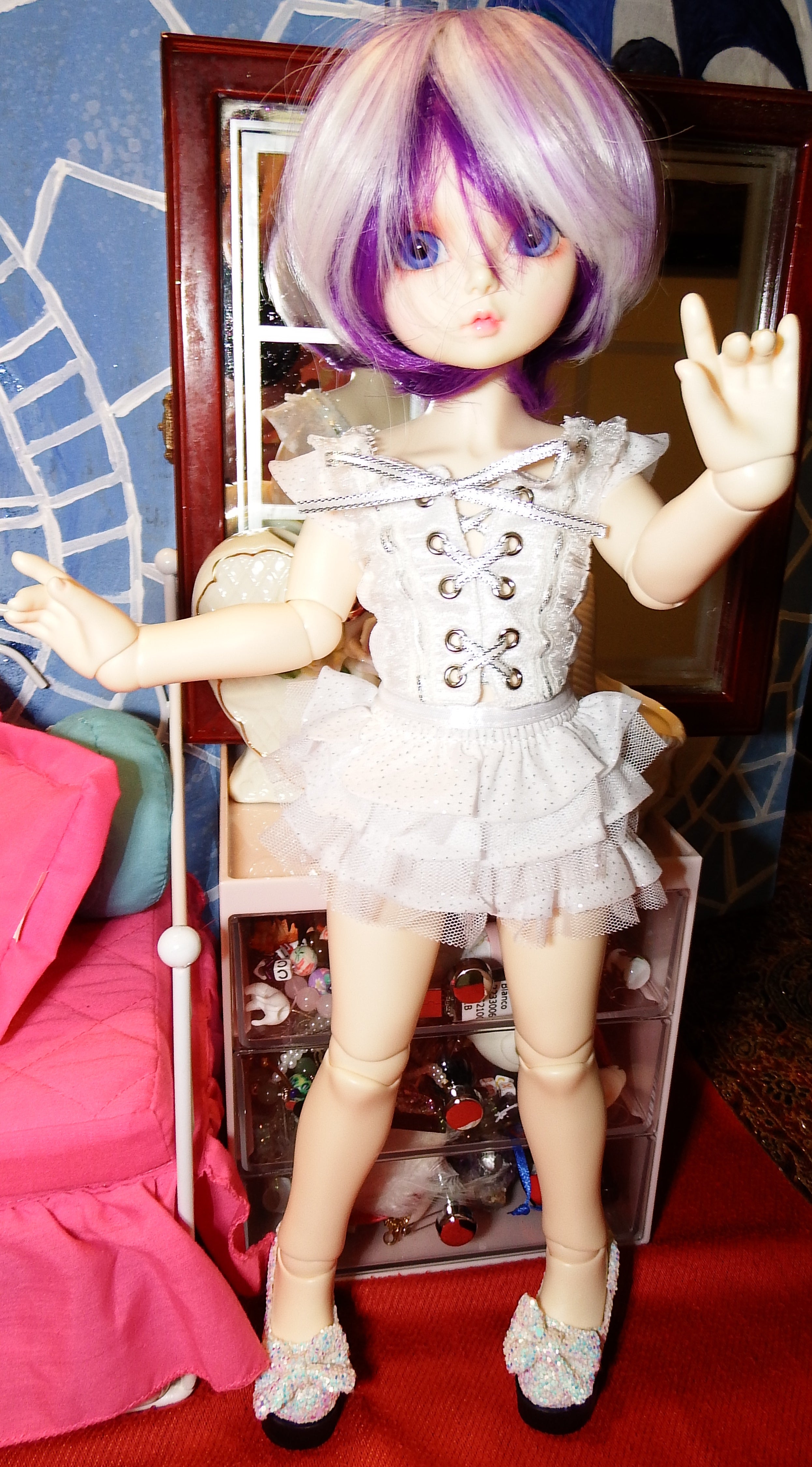 artsy sister BJD Doll Bebe in Dancer snow Outfit 1