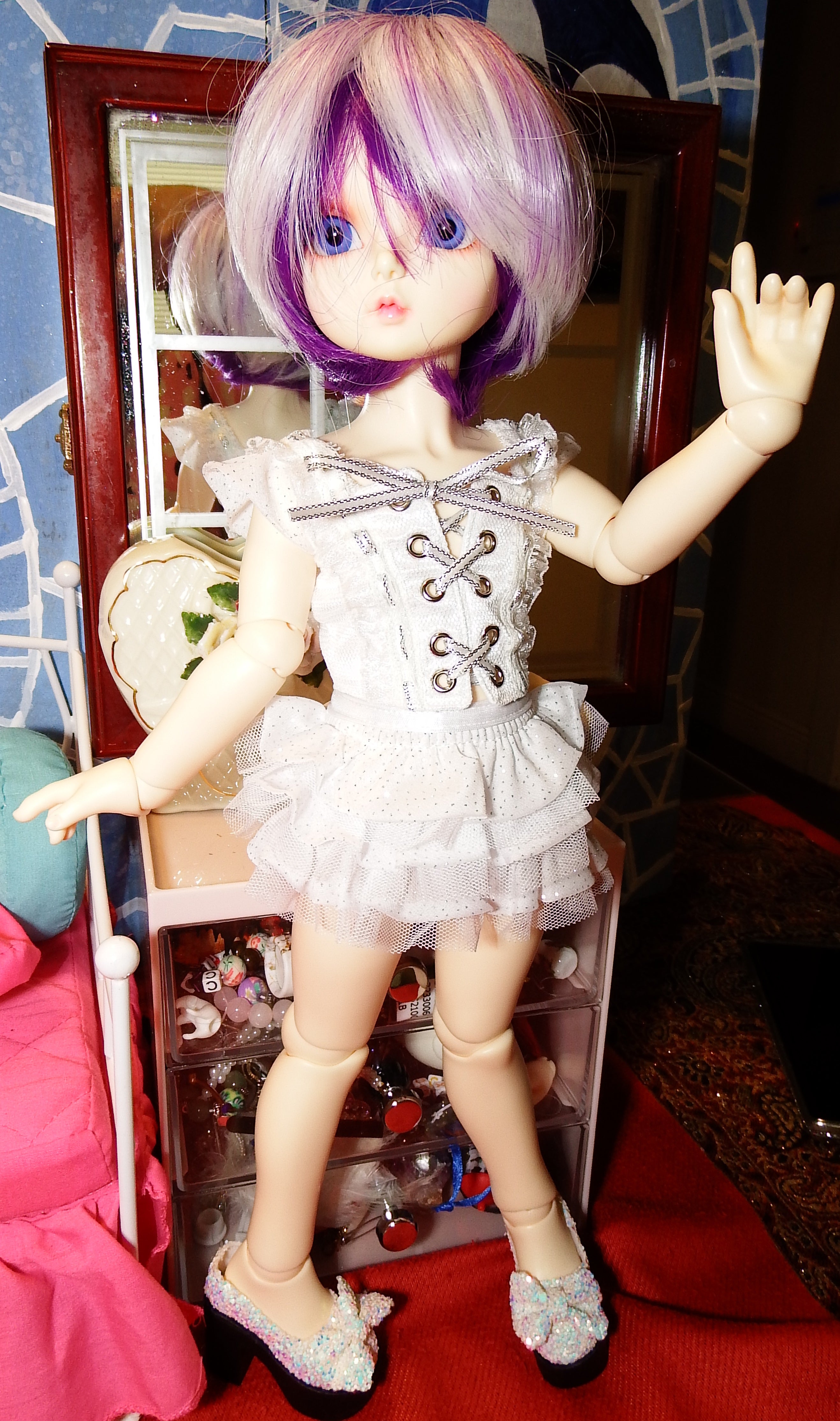 artsy sister BJD Doll Bebe in Dancer snow Outfit 1