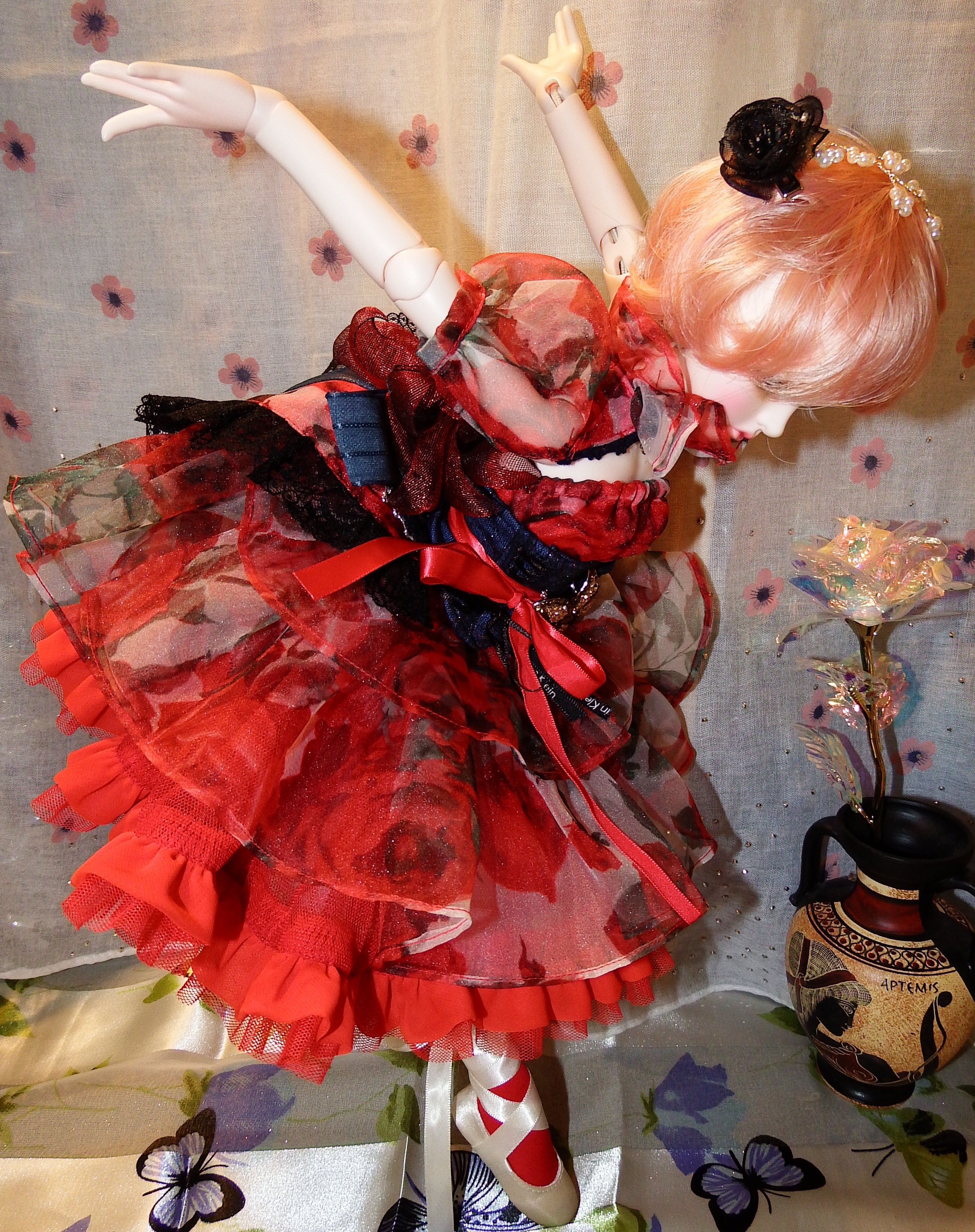 artsy sister, dancing, bjd