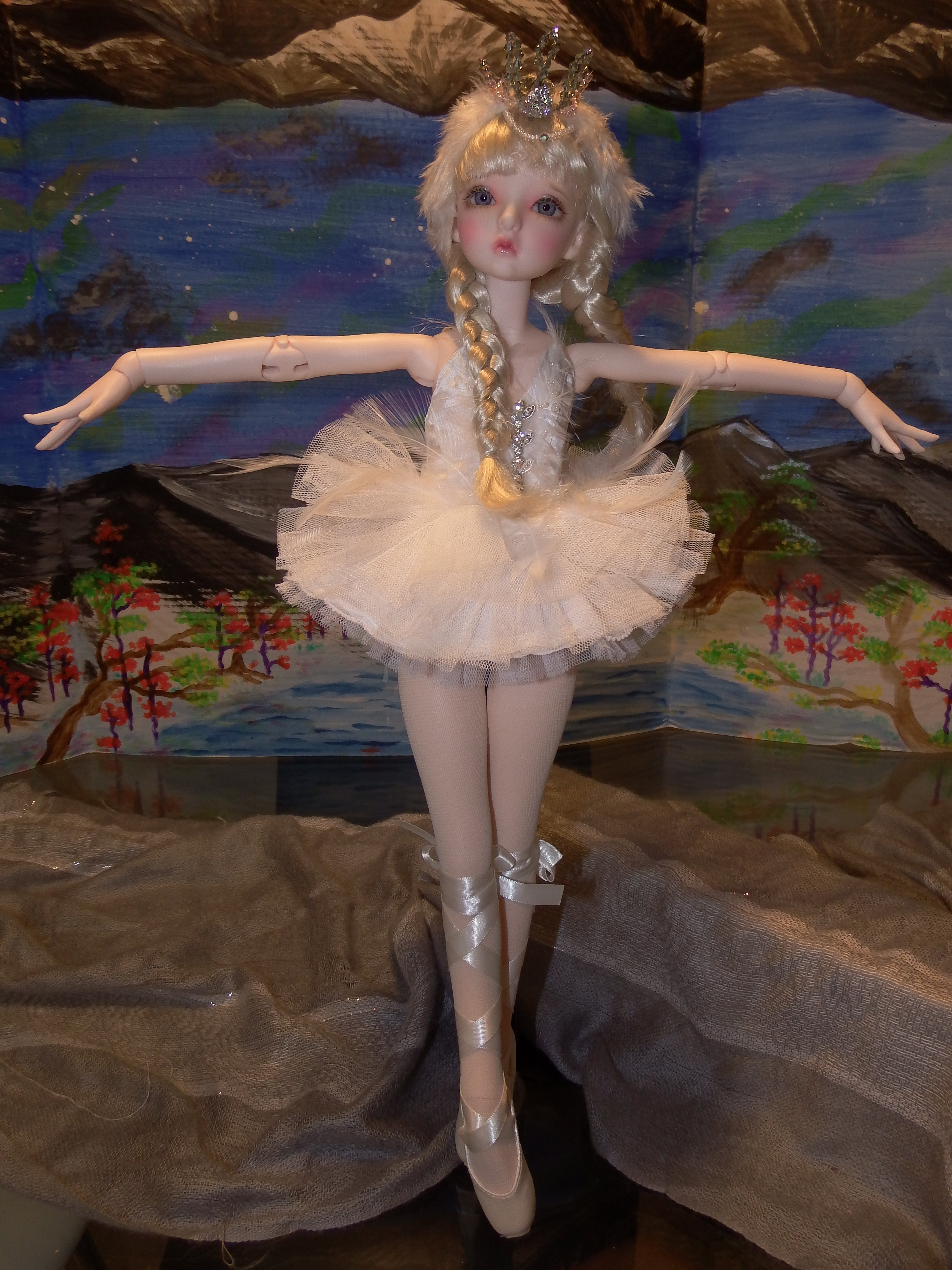artsy sister, dancer white swan, ballerina doll