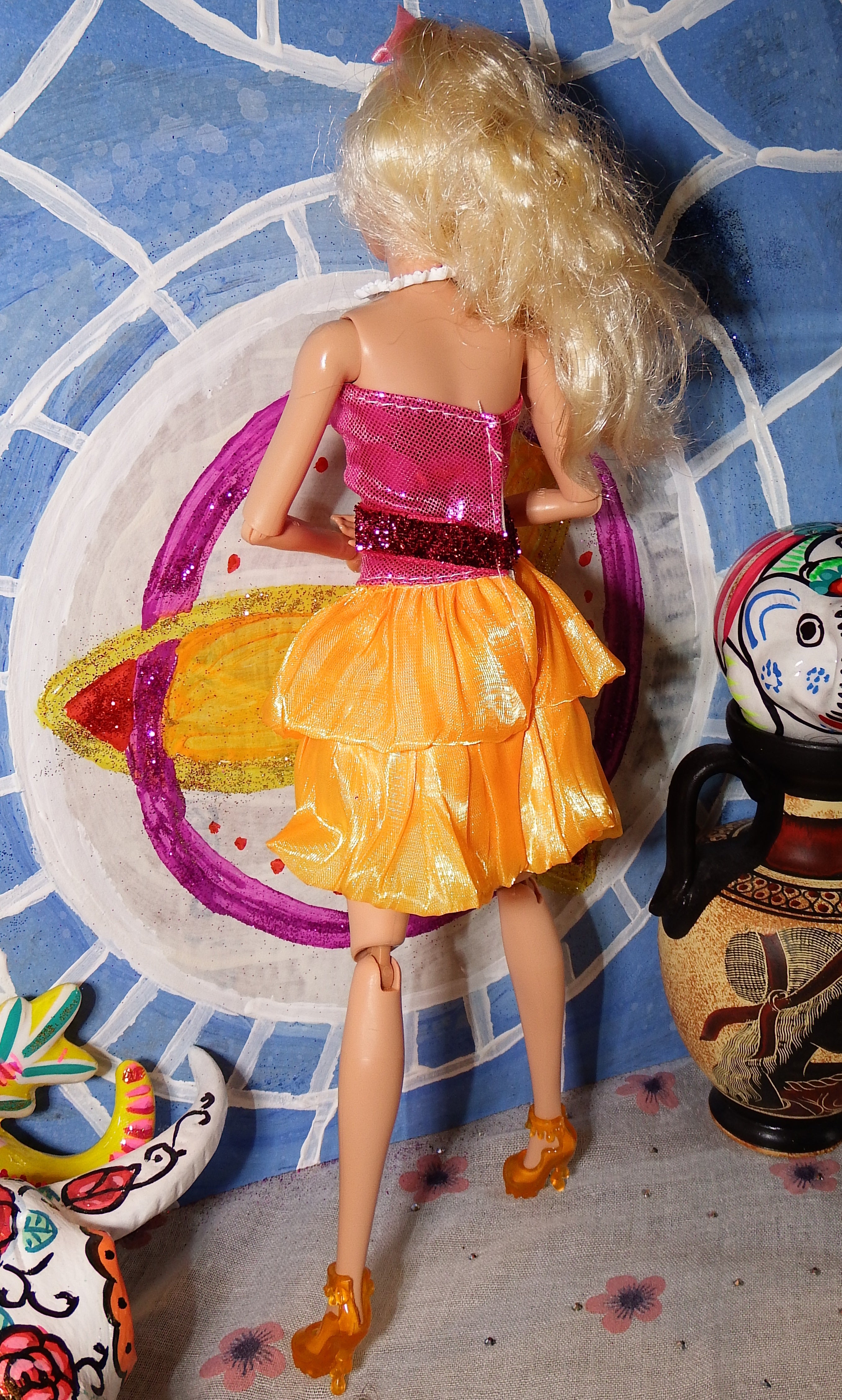 artsy sister, barbie, dolls