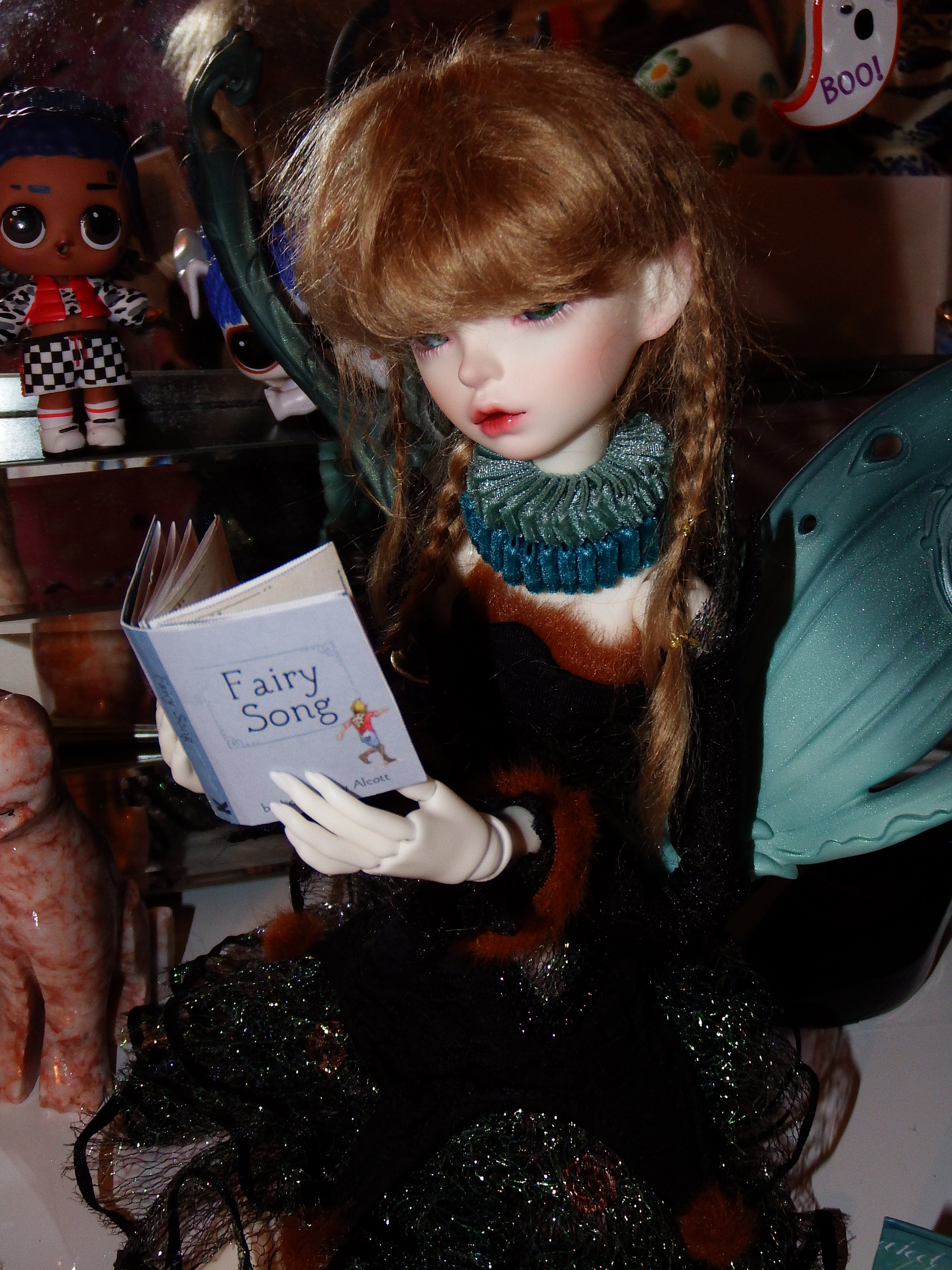 artsy sister, bjd, reading