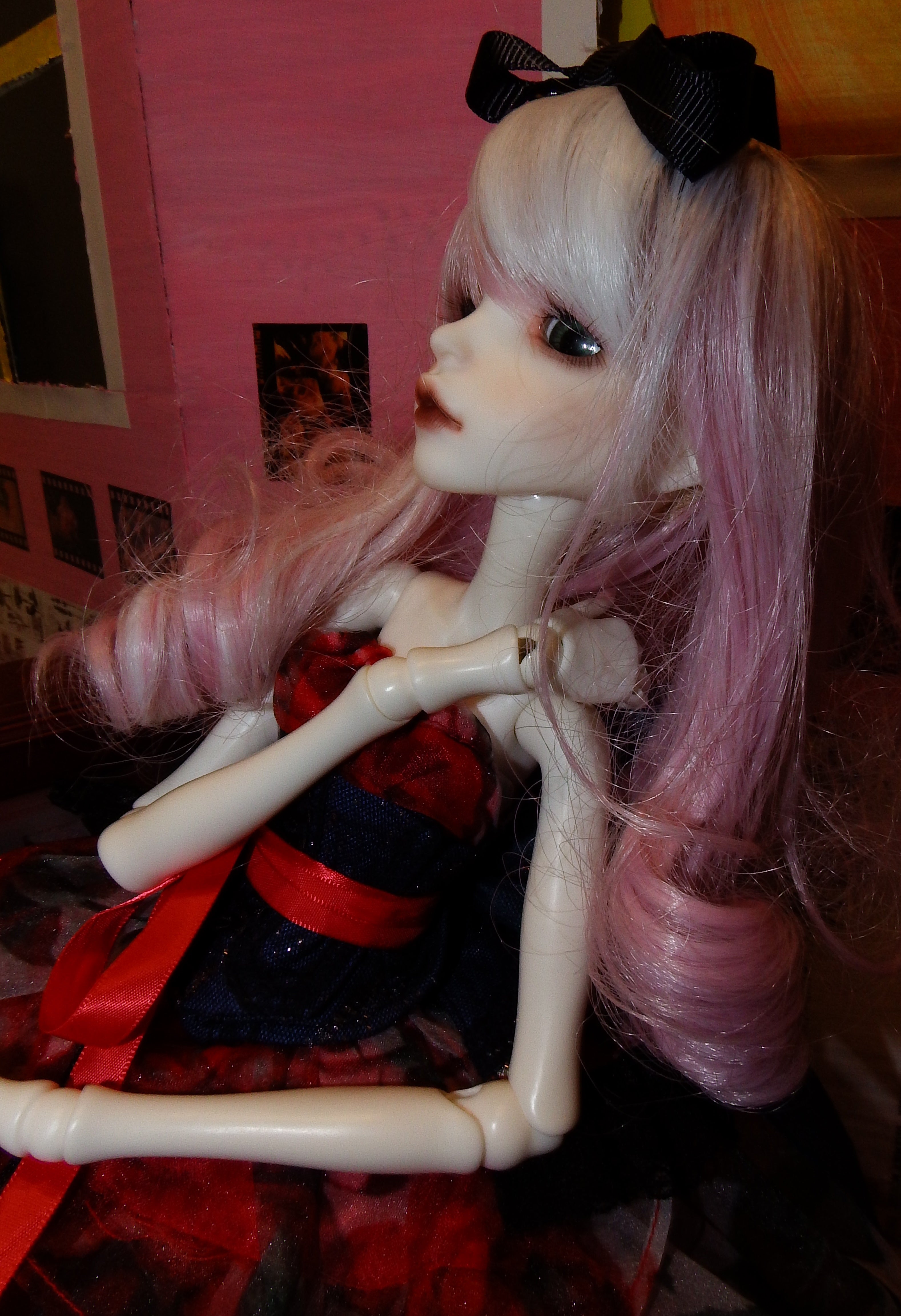 artsy sister, pink hair, black ribbon