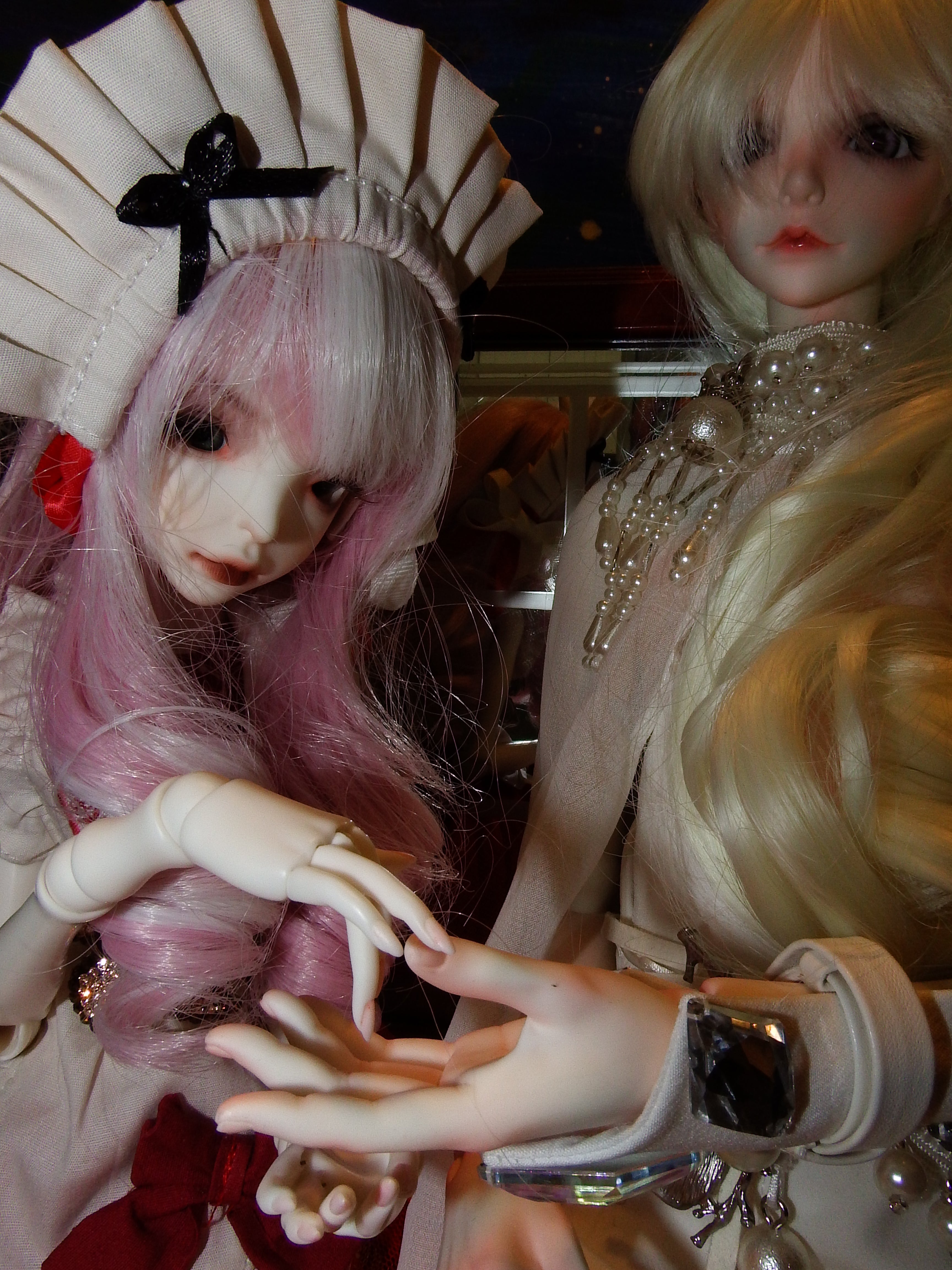 artsy sister, palm reading, doll chateau dream valley