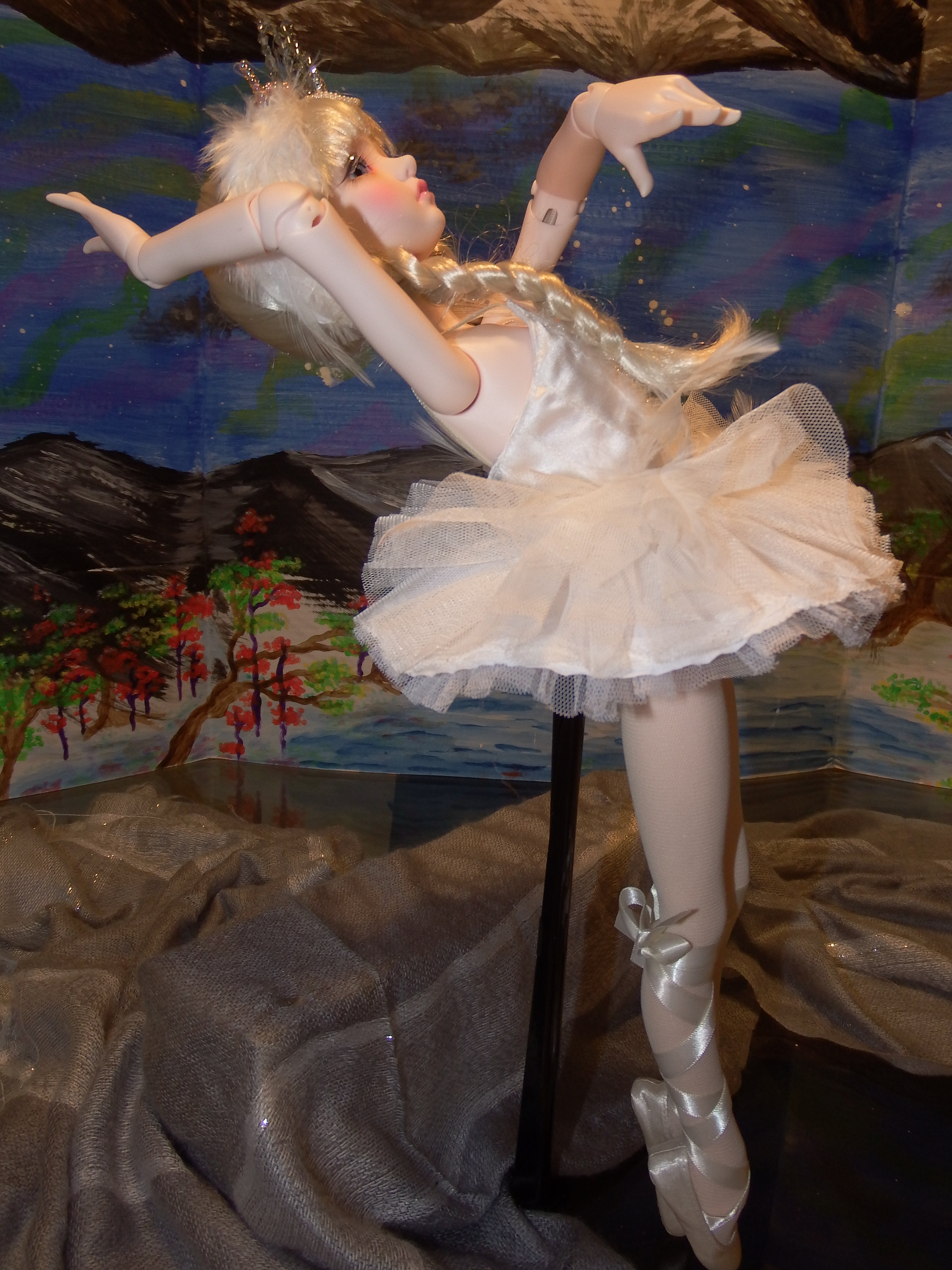 artsy sister, ballerina dancer, ballet dolls
