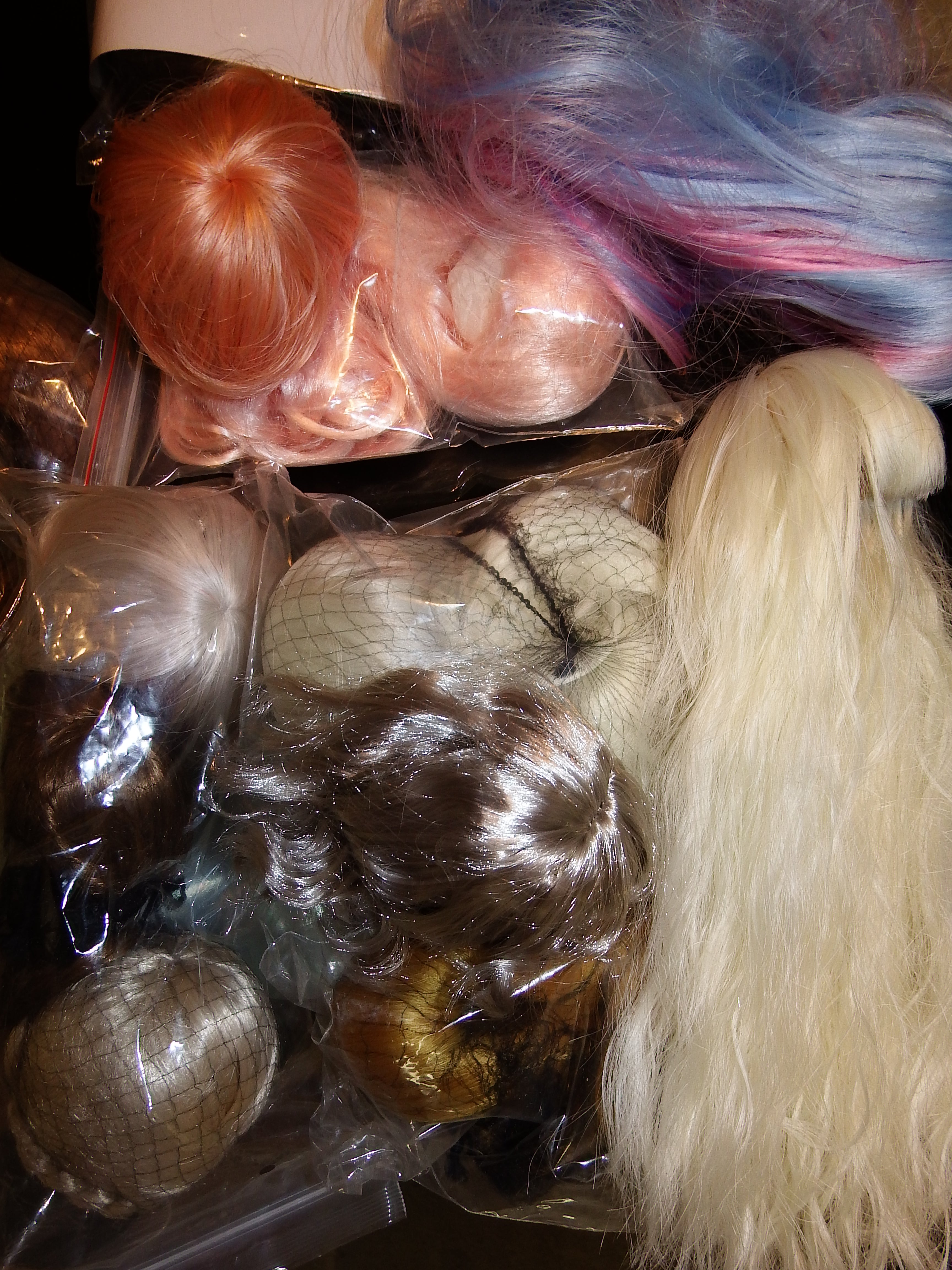artsy sister, dollmore, wigs