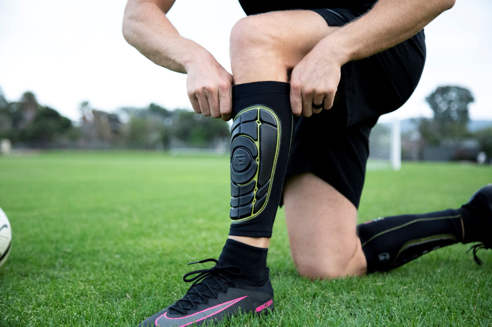 Download FOOTBALL SHIN GUARDS PRO-S ELITE G-FORM - Sports Armour NZ