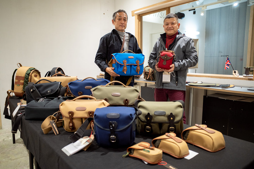 Eddie (left - with Hadley Pro) with renowned photographer Kazushi Momoi (right - with 72 bag) at event Eddie organised recently in Yokohama. (Photo by Naobumi Obara).