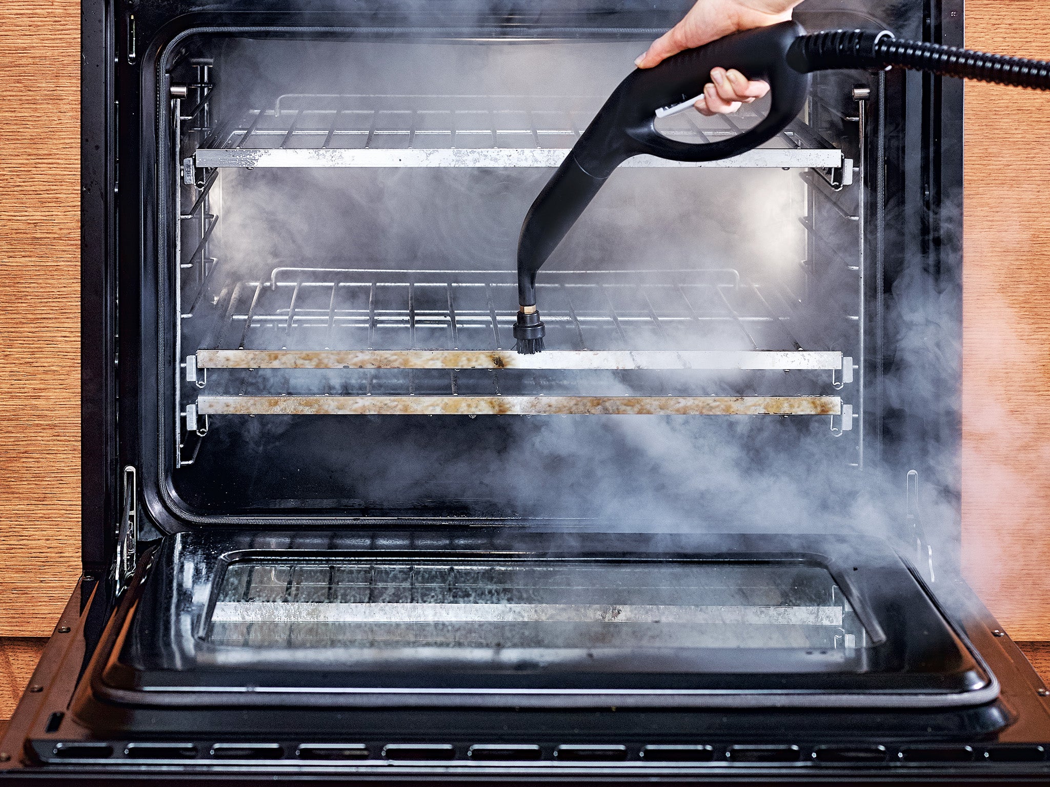 How to Clean an Oven with a Steam Cleaner 