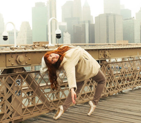 Lauren Barette on the Brooklyn Bridge