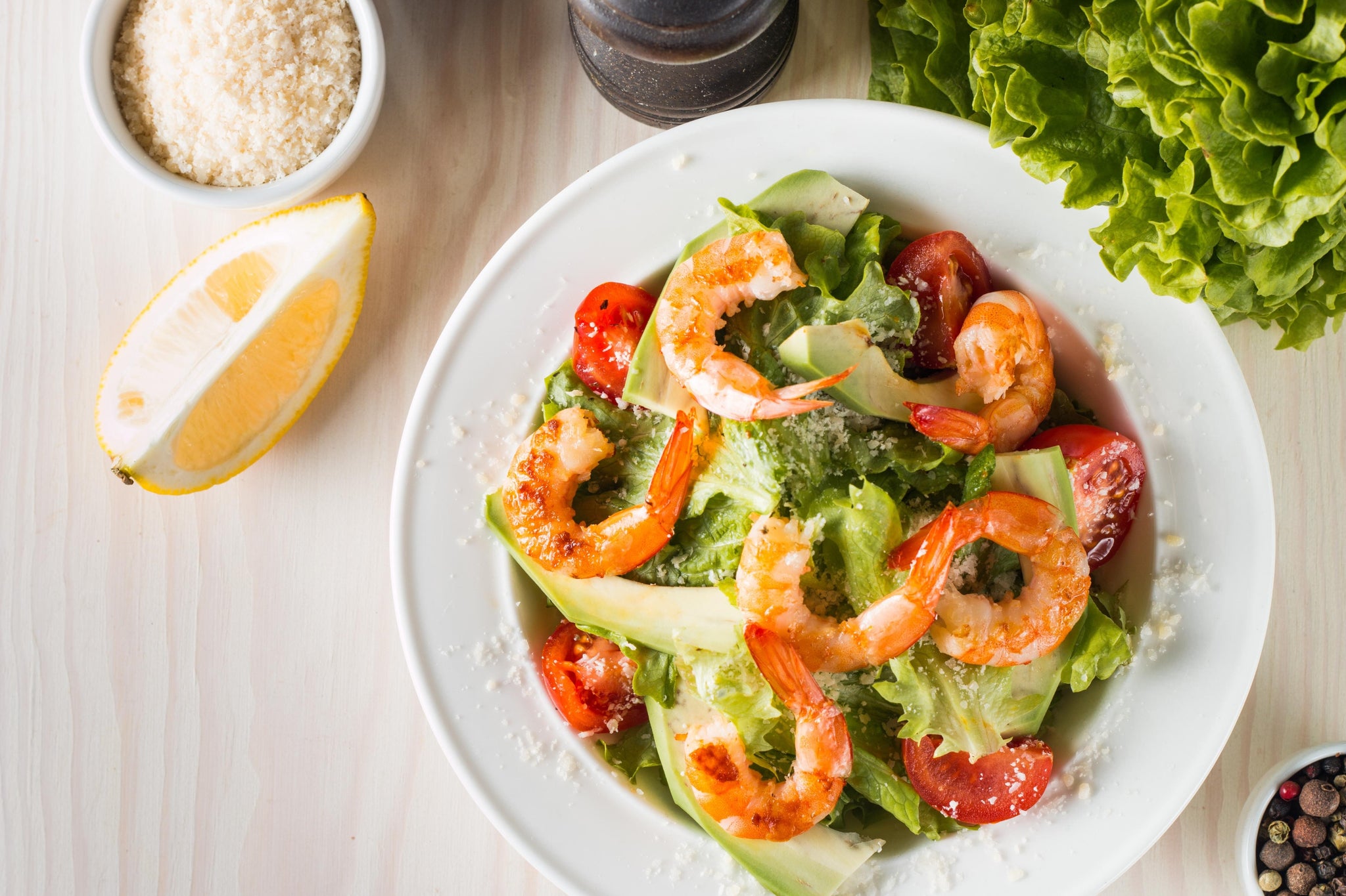 Caesar shrimp salad: a nutritious food for high school football players