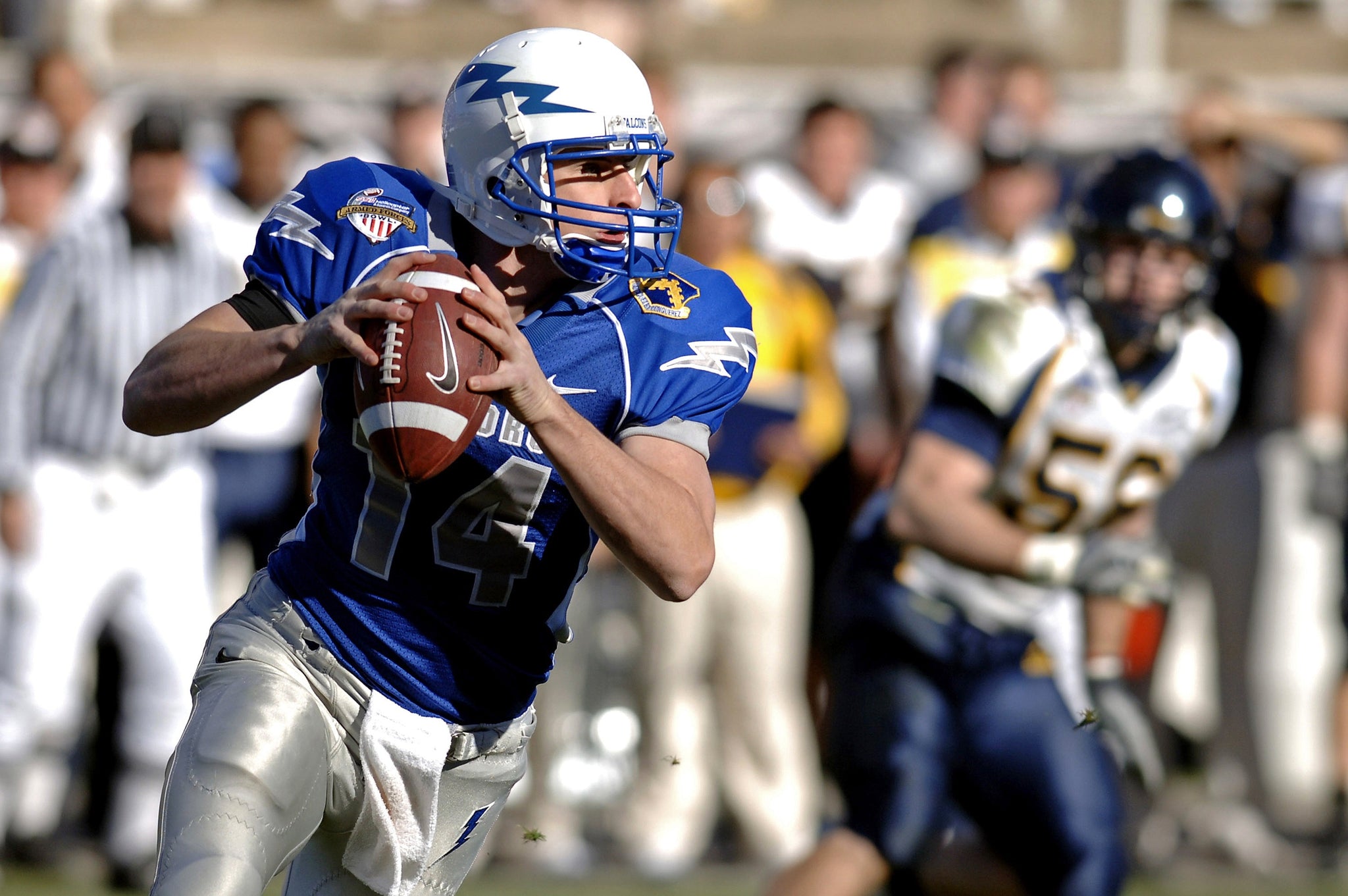 Quarterback, powered by collagen, one of the top sports nutrition supplements, readies to pass the ball to a running back