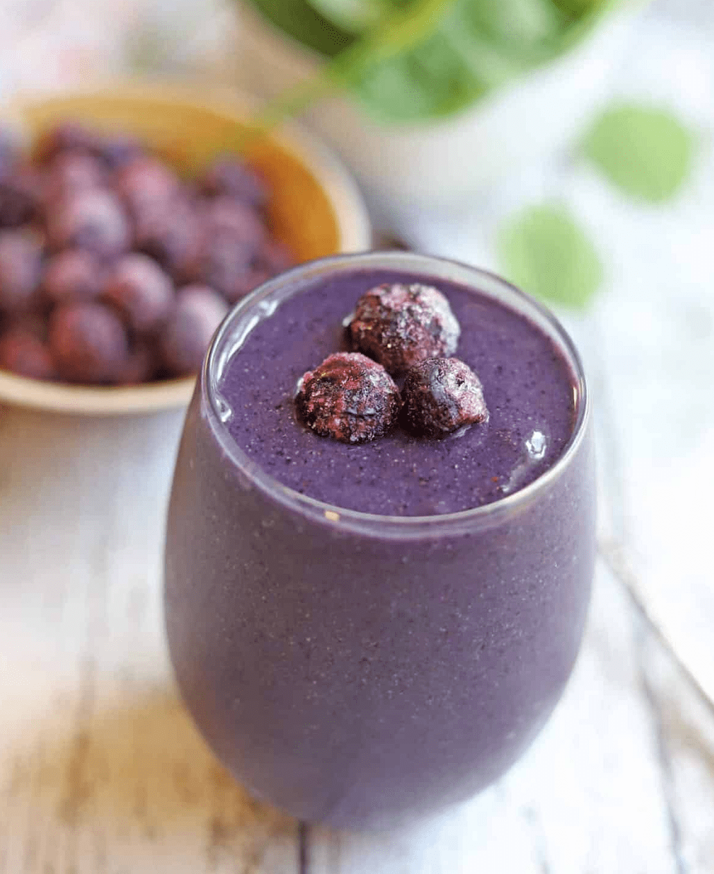Blueberry spinach dairy-free protein shake