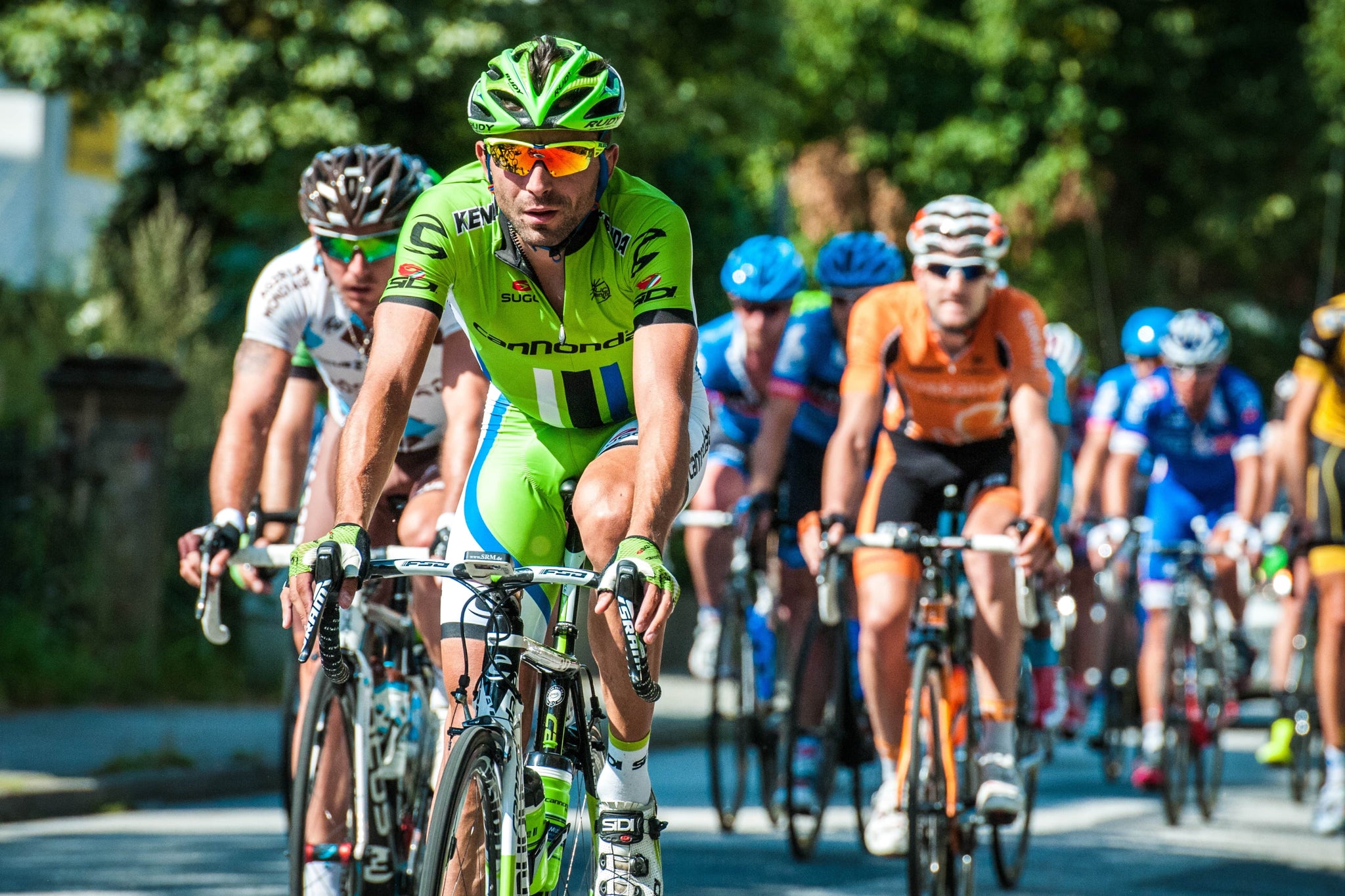 Cyclist racing ahead of the cycling competition — one of the benefits of collagen dairy-free protein for athletes