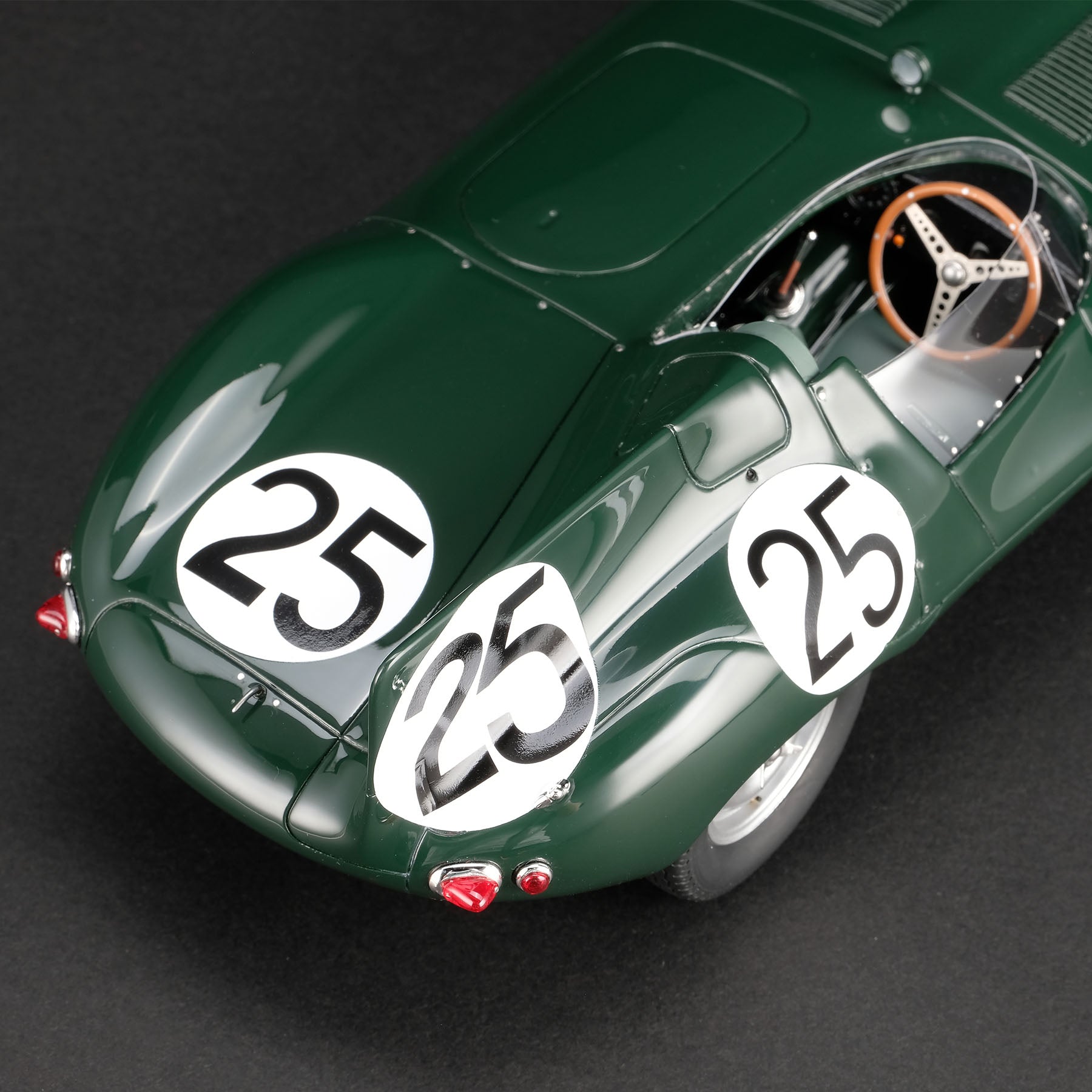 Jaguar D-type at 1:18 scale