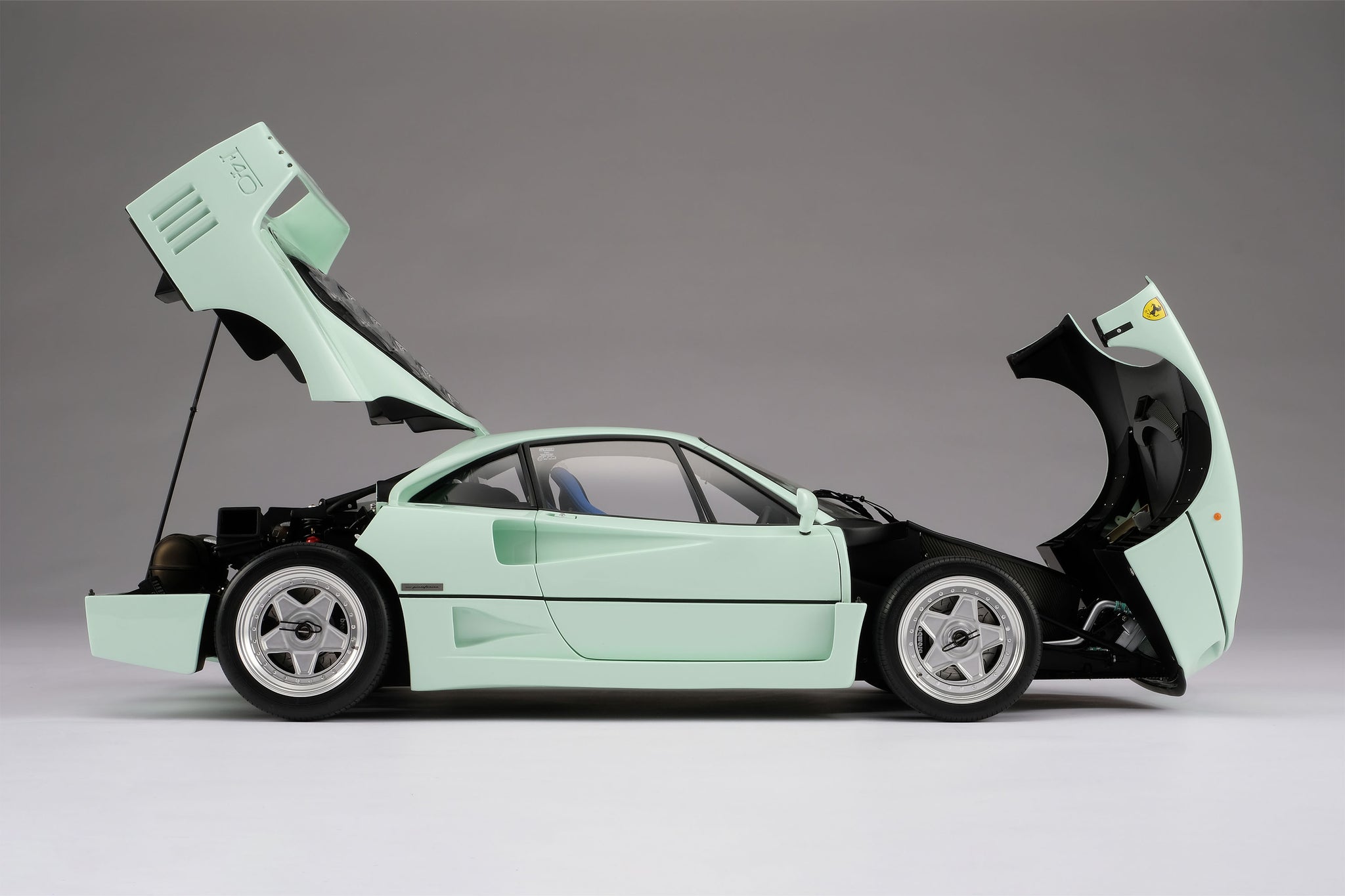 'Minty Forty' Ferrari F40 at 1:8 scale