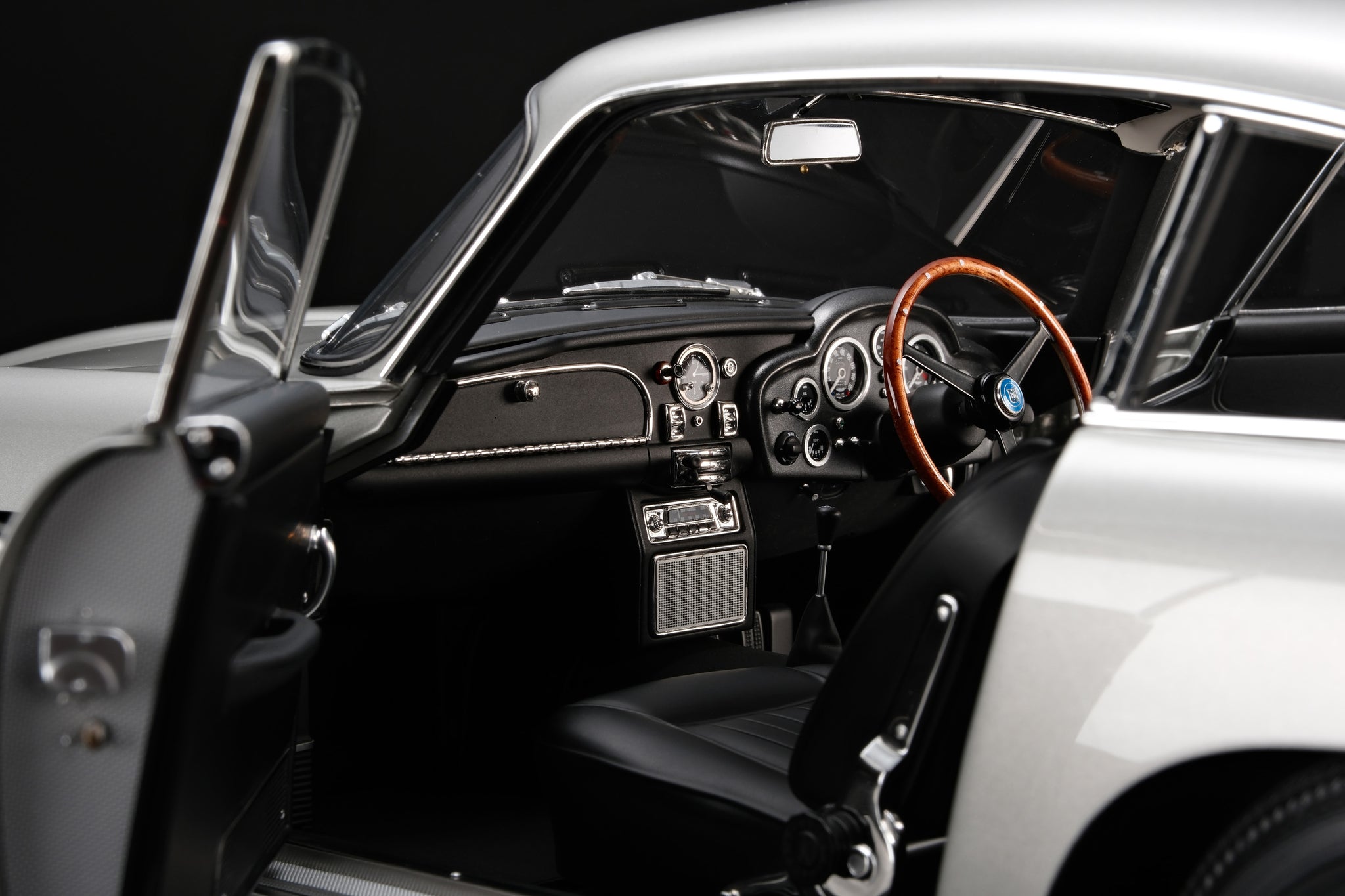 Aston Martin DB5 Vantage – Amalgam Collection