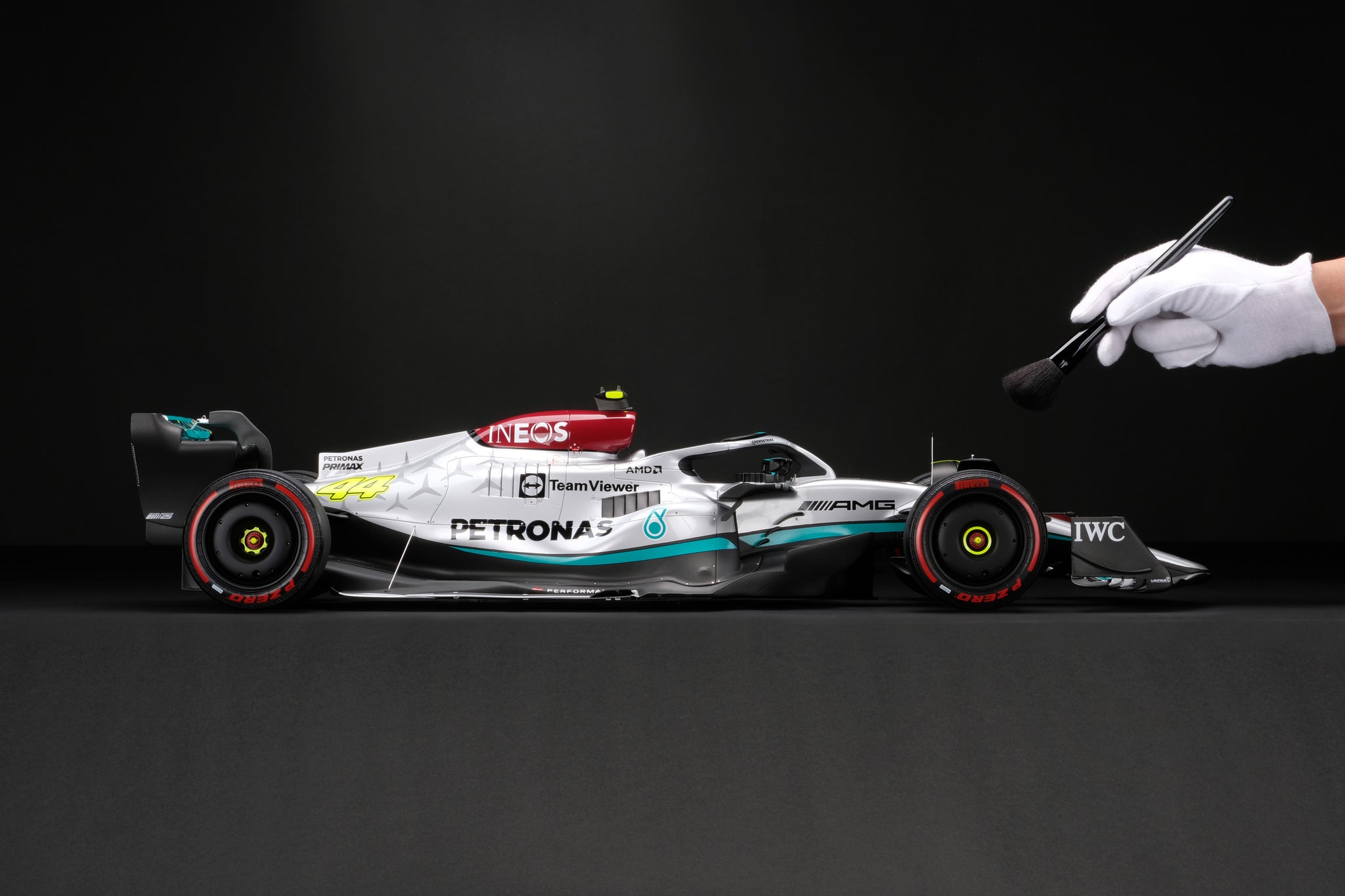 アマルガム コレクションによるメルセデス AMG F1 W13 E パフォーマンス 1:8 スケール モデル