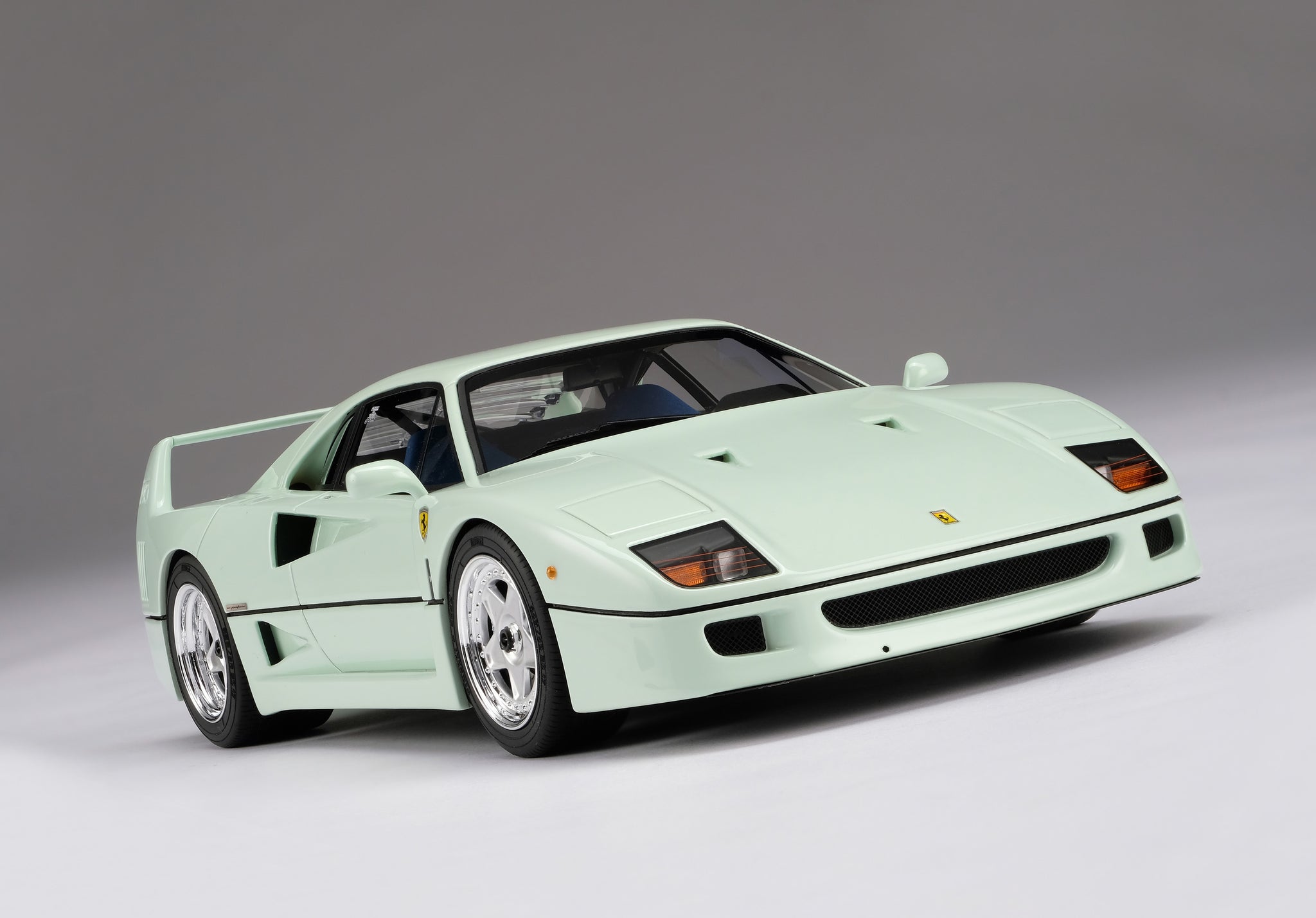 'Minty Forty' Ferrari F40 at 1:18 scale