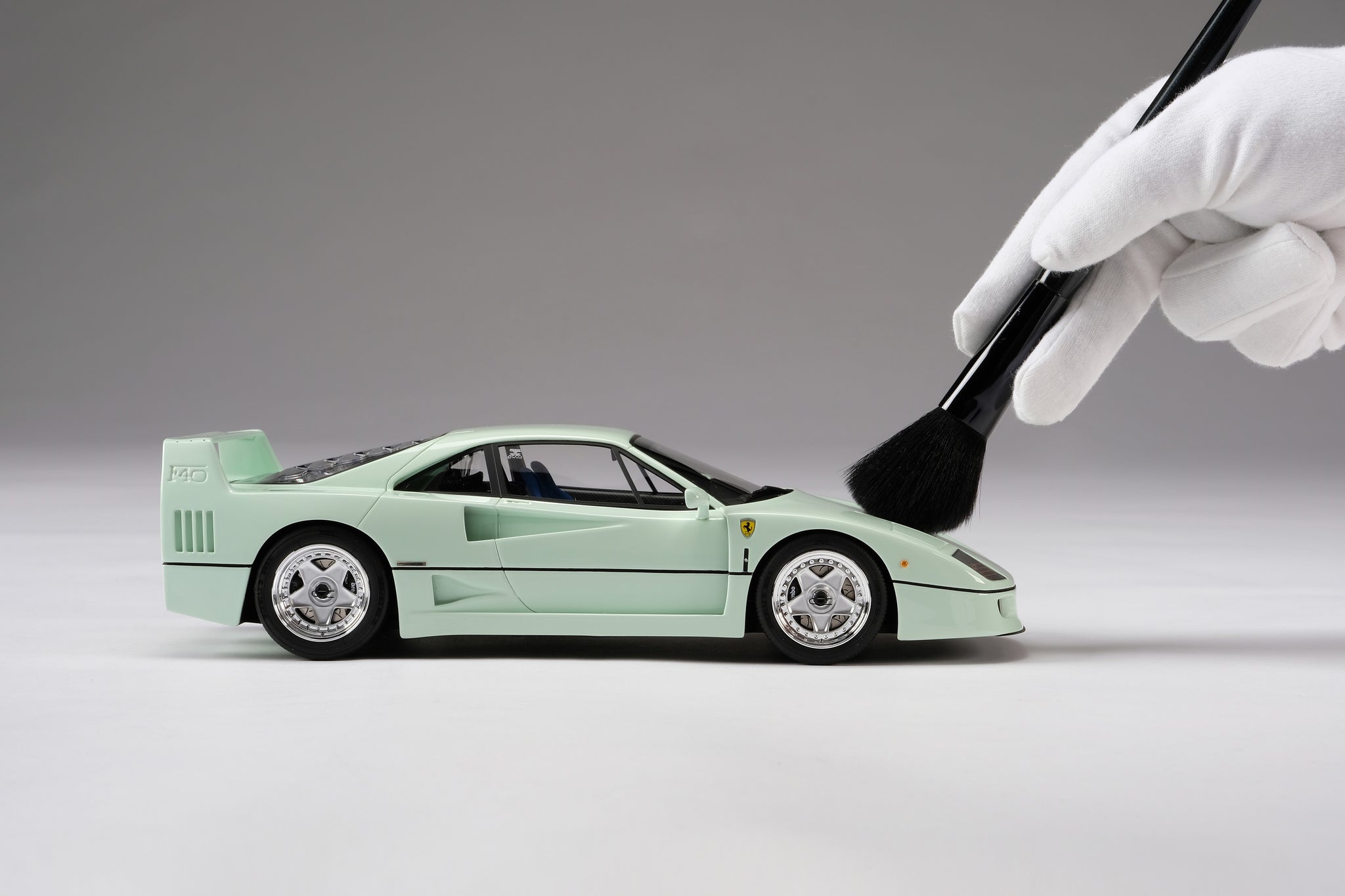 'Minty Forty' Ferrari F40 at 1:18 scale