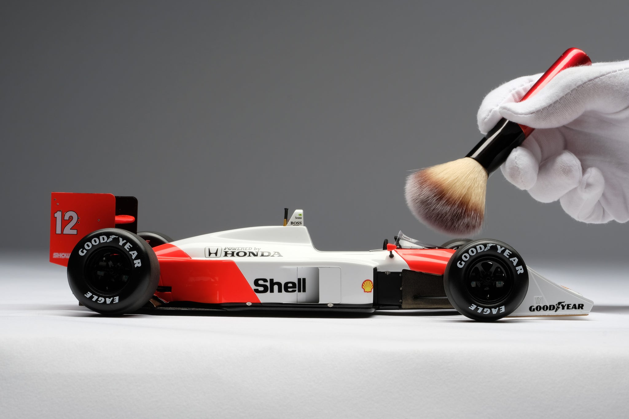 McLaren MP4/4 a escala 1:18