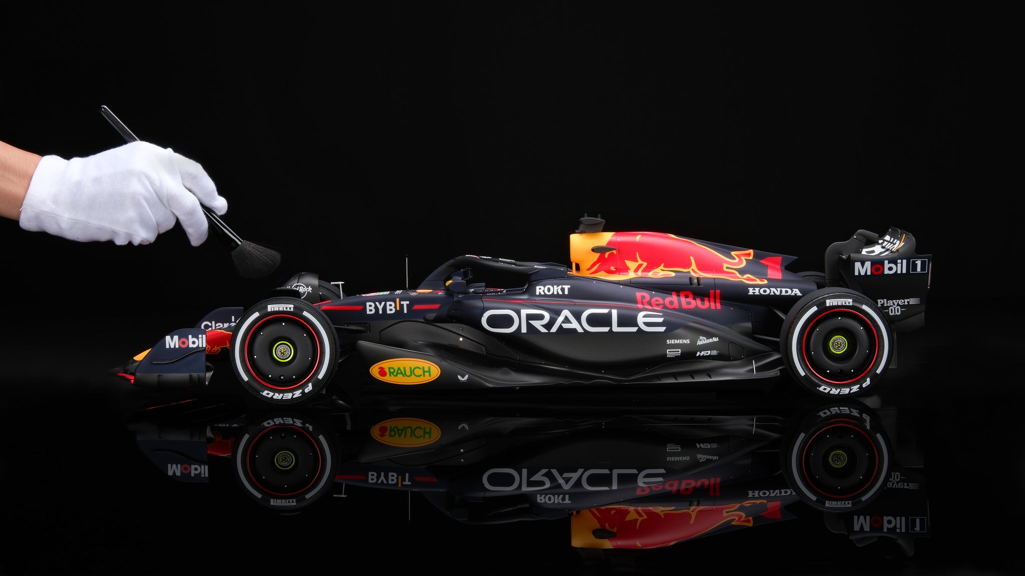 Revealing the Oracle Red Bull Racing RB18 at 1:4 scale – Amalgam Collection