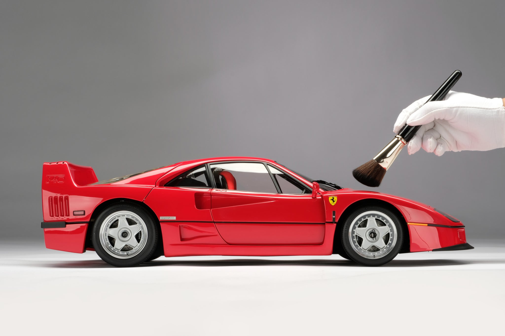 Ferrari F40 US-Spezifikation im Maßstab 1:8