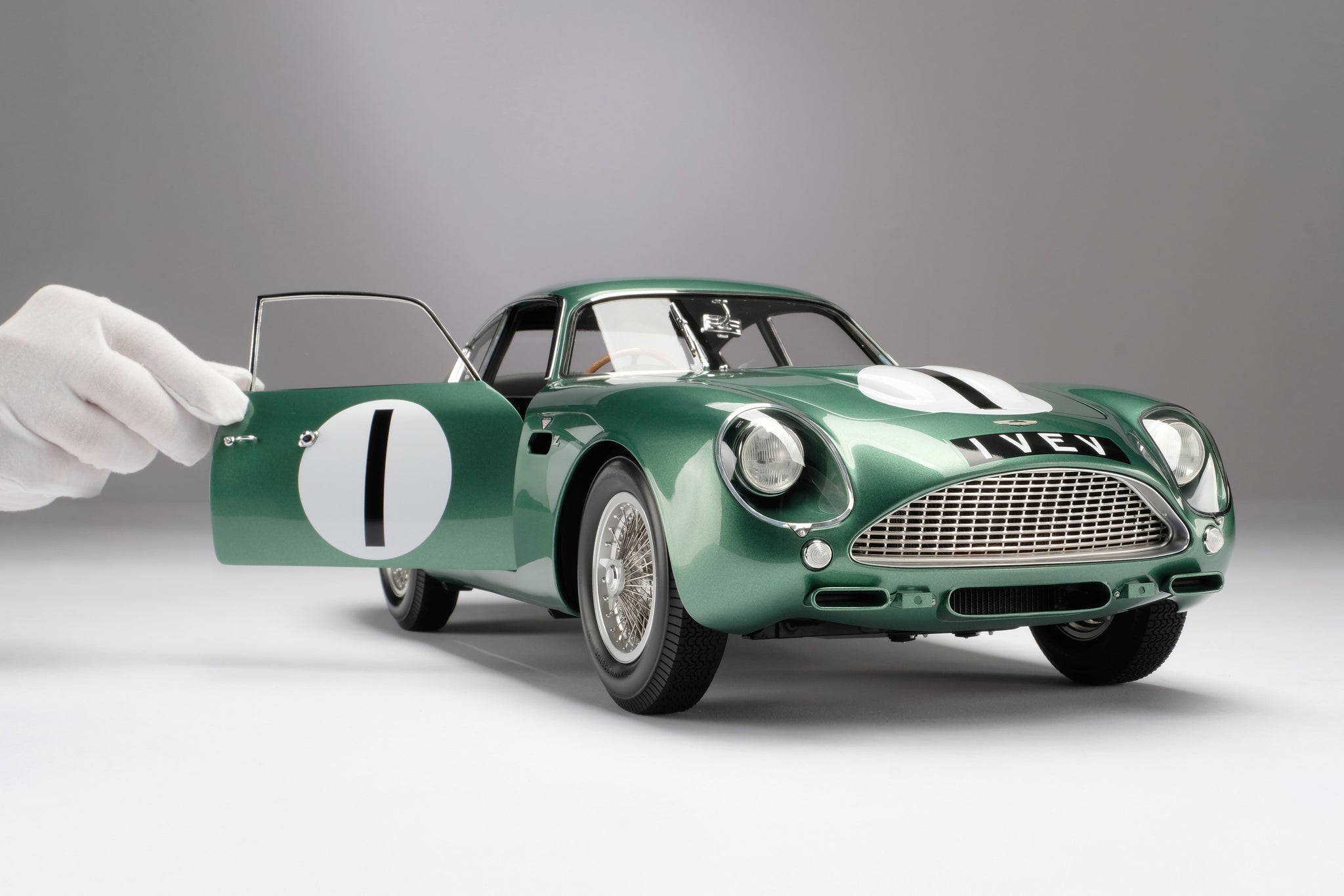 Aston Martin DB4 GT Zagato at 1:8 scale