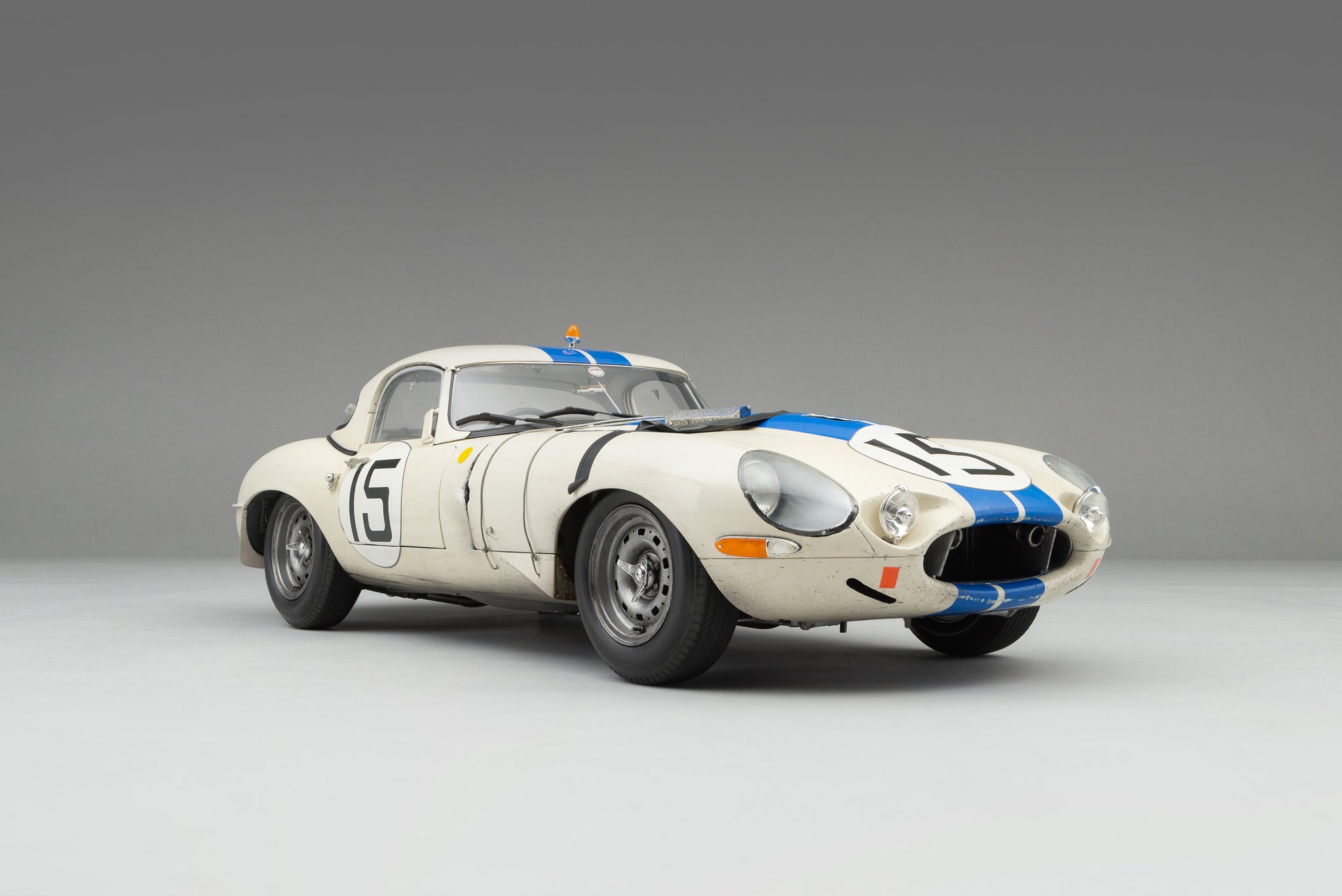 Jaguar Lightweight E-type at 1:8 scale