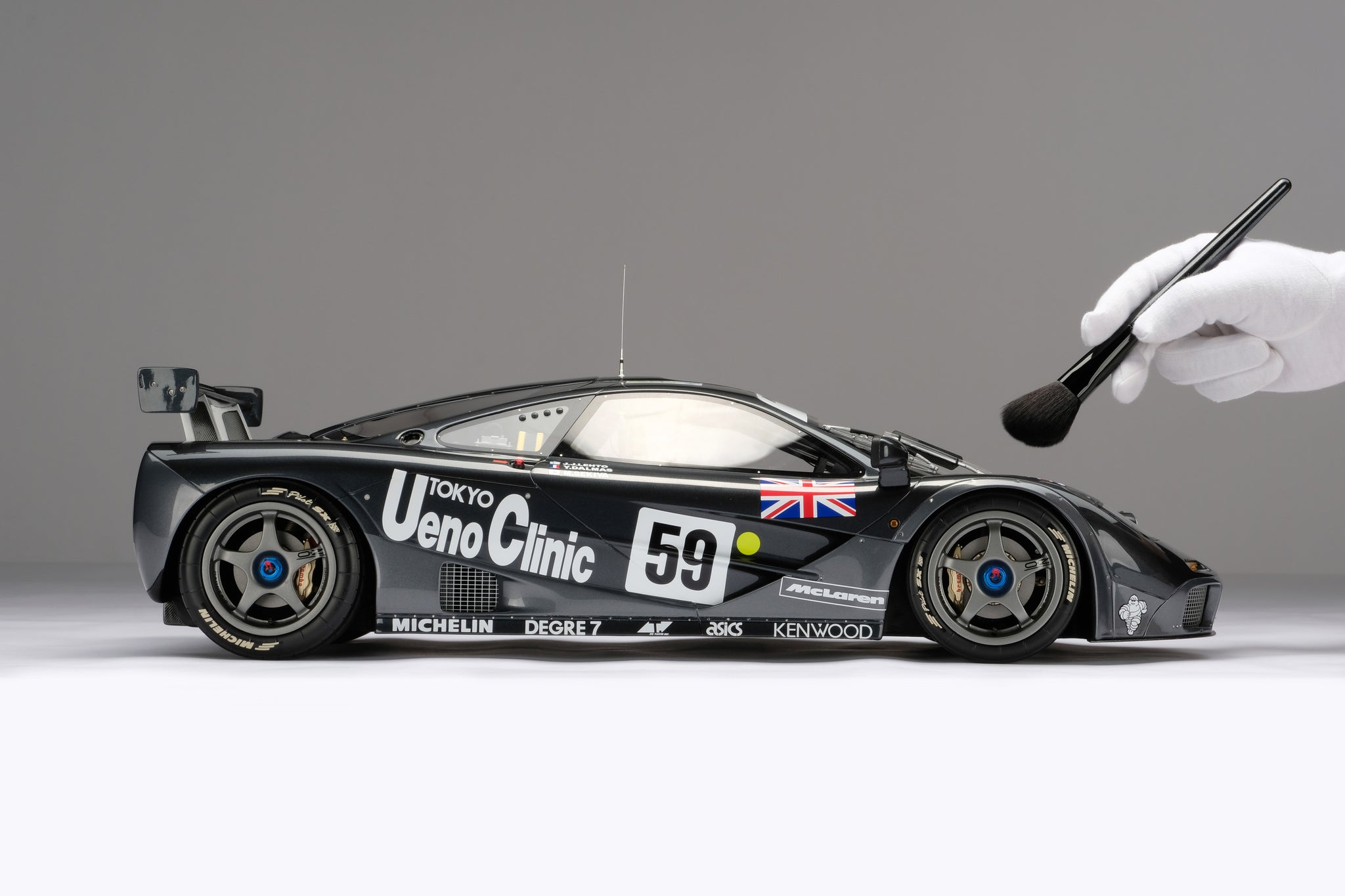 McLaren F1 GTR Ueno Clinic at 1:8 scale