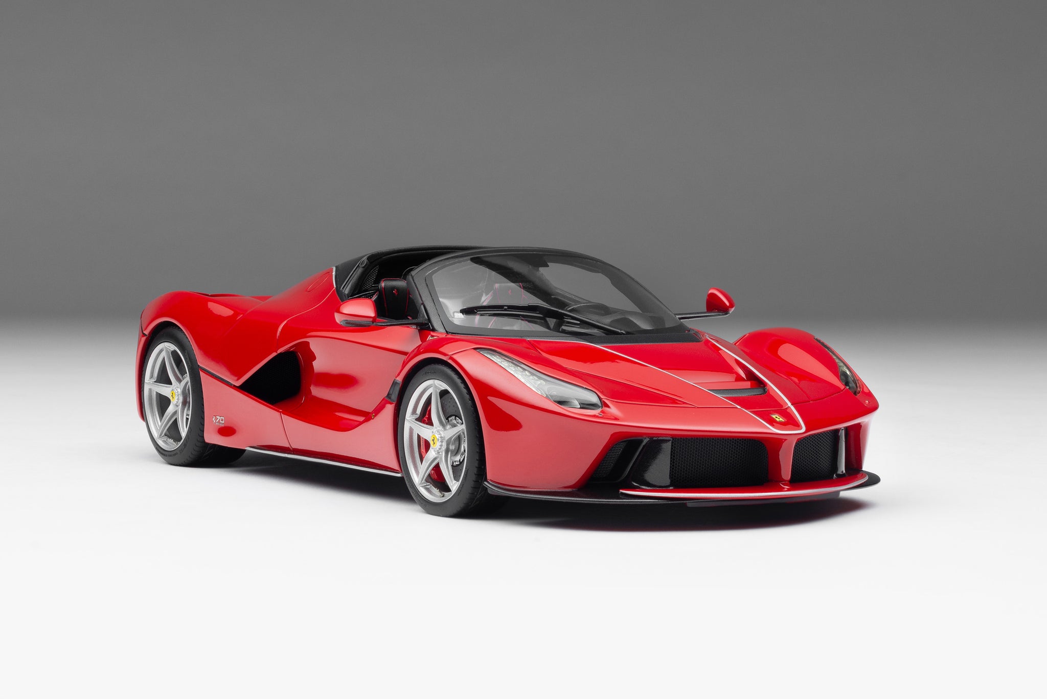 Ferrari LaFerrari Aperta at 1:18 scale