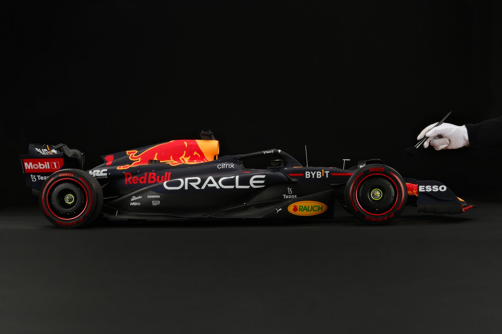 Oracle Red Bull Racing RB18 a escala 1:4