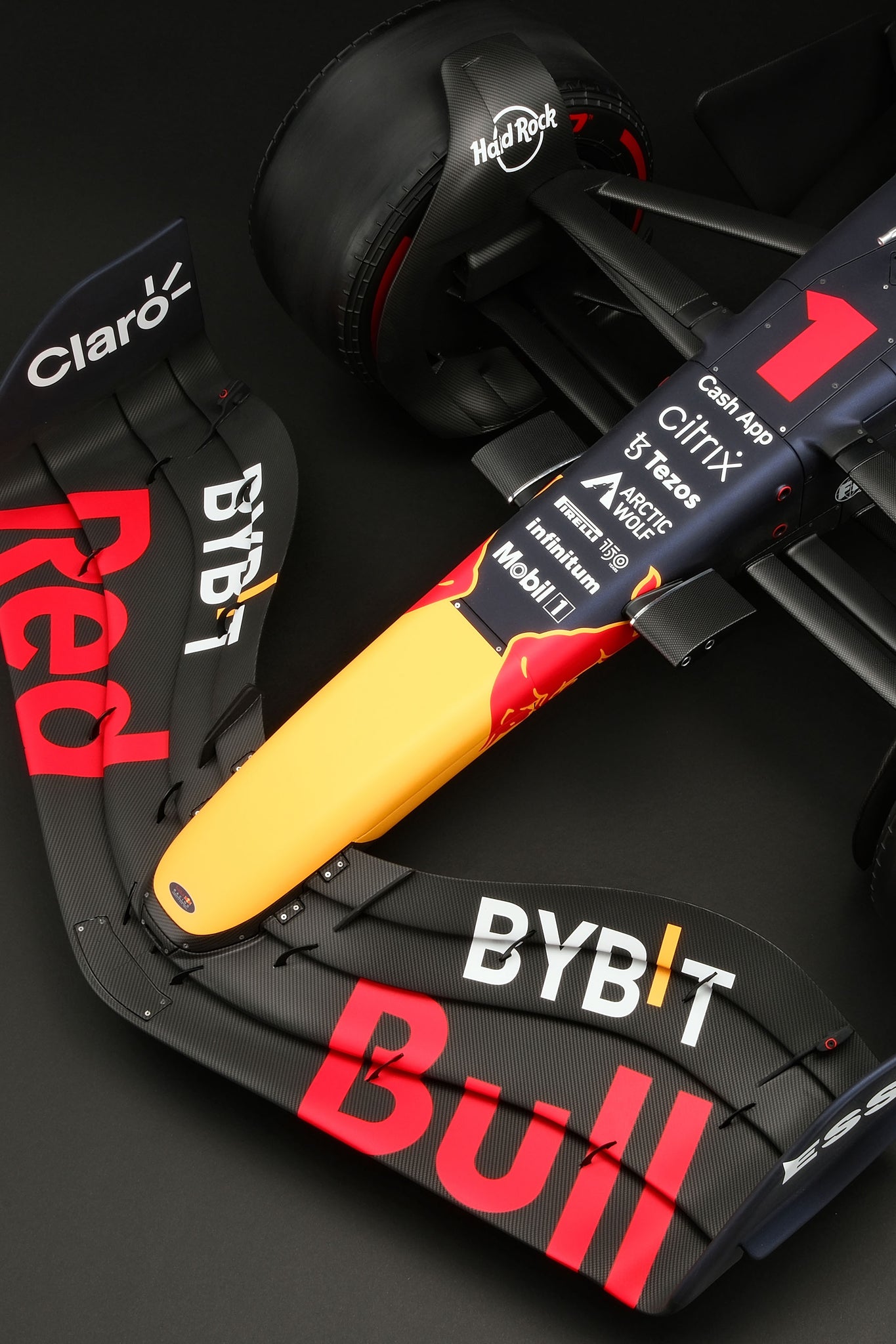Oracle Red Bull Racing RB18 a escala 1:4